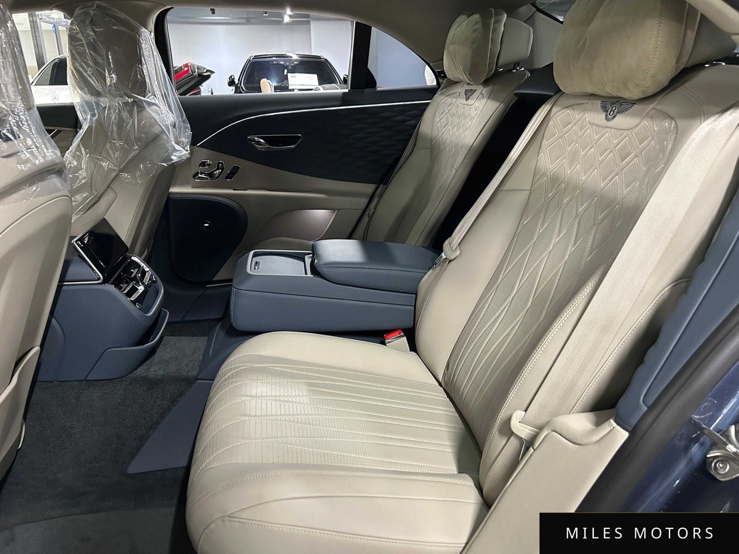 Bentley Flying Spur 2021 — миниатюра 9
