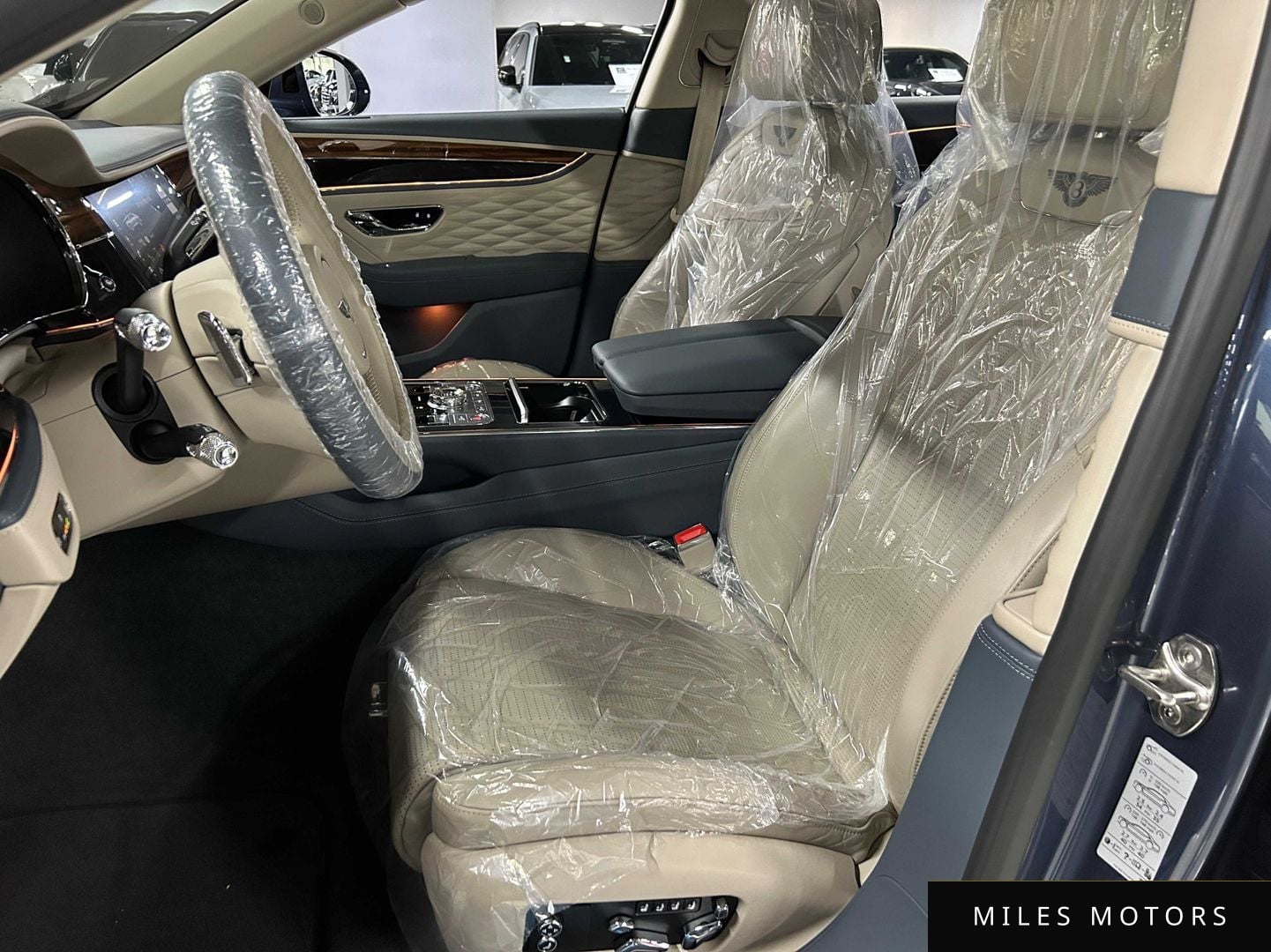 Bentley Flying Spur 2021 — миниатюра 10