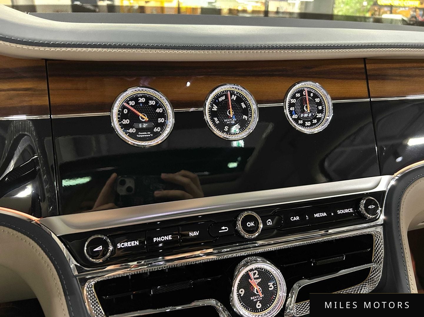 Bentley Flying Spur 2021 — миниатюра 11