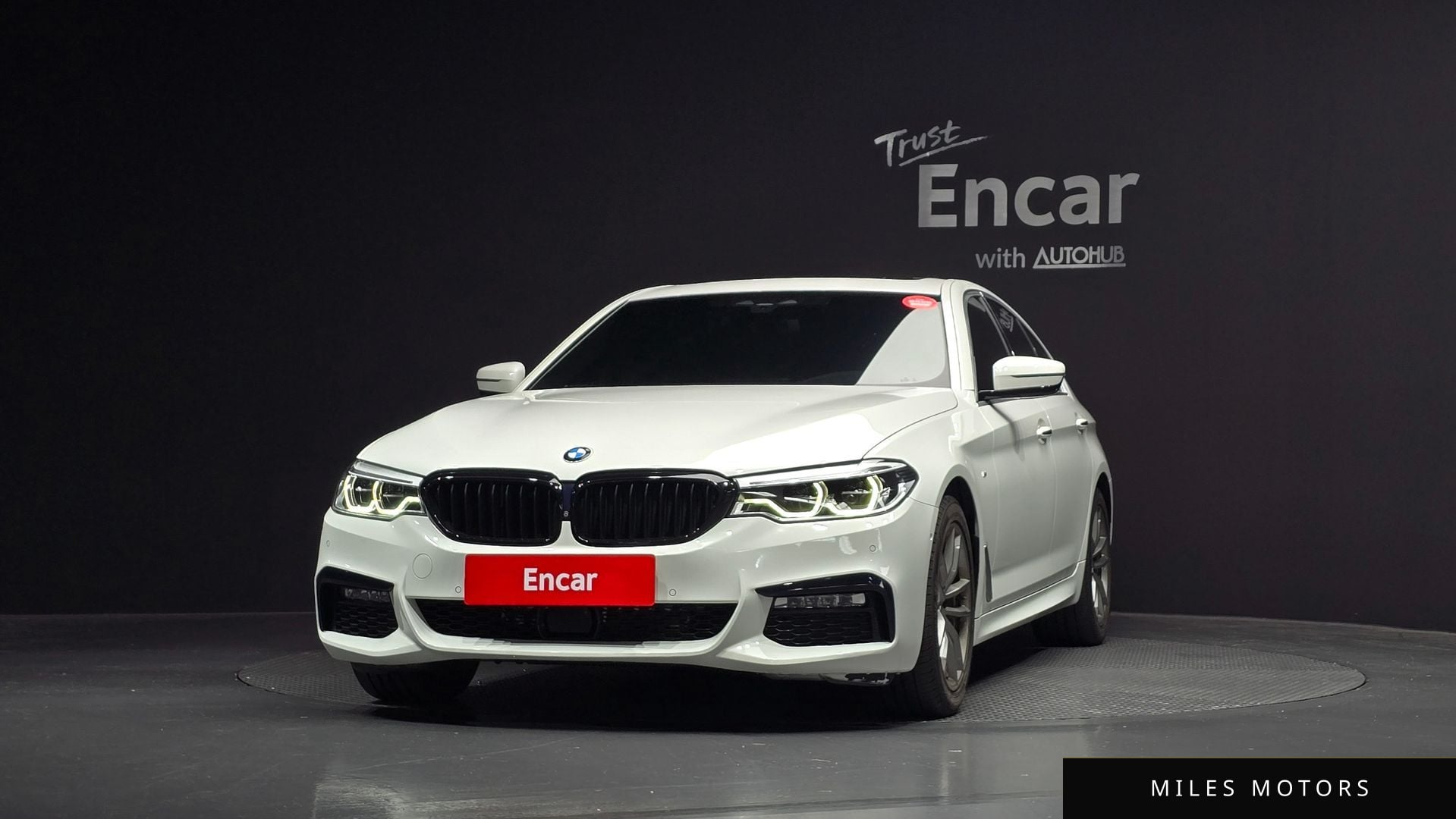BMW 5 Series (G30) 2018 — миниатюра 3