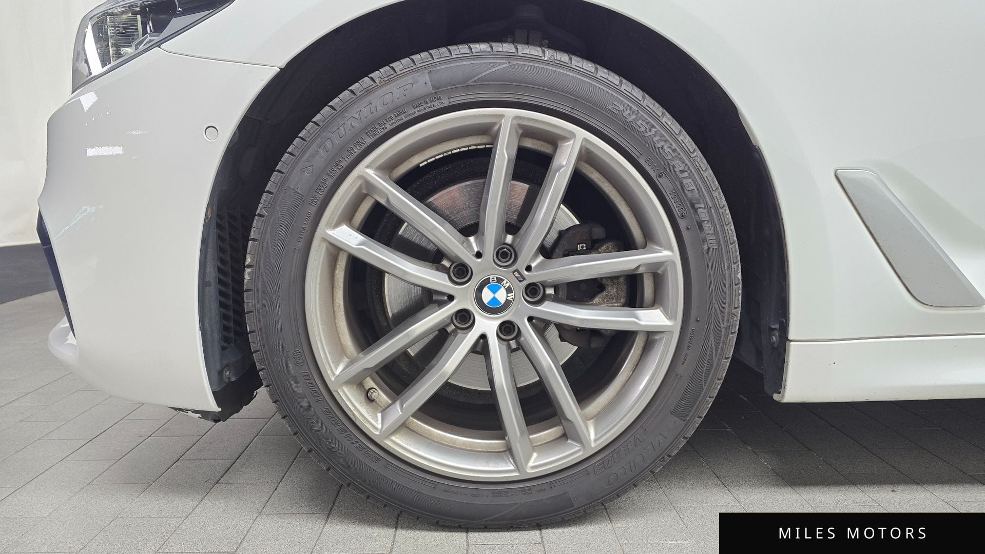 BMW 5 Series (G30) 2018 — миниатюра 5