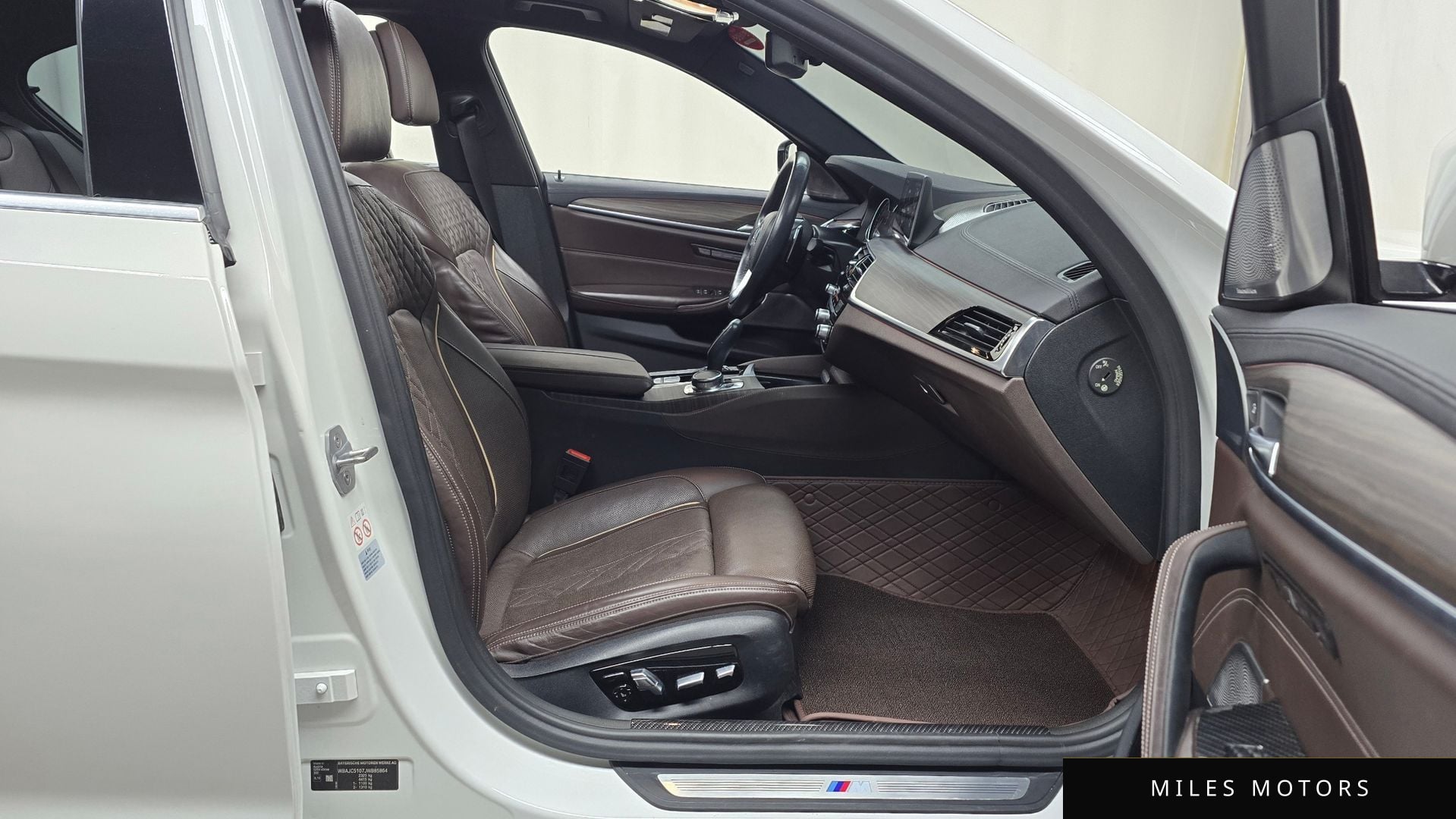 BMW 5 Series (G30) 2018 — миниатюра 10