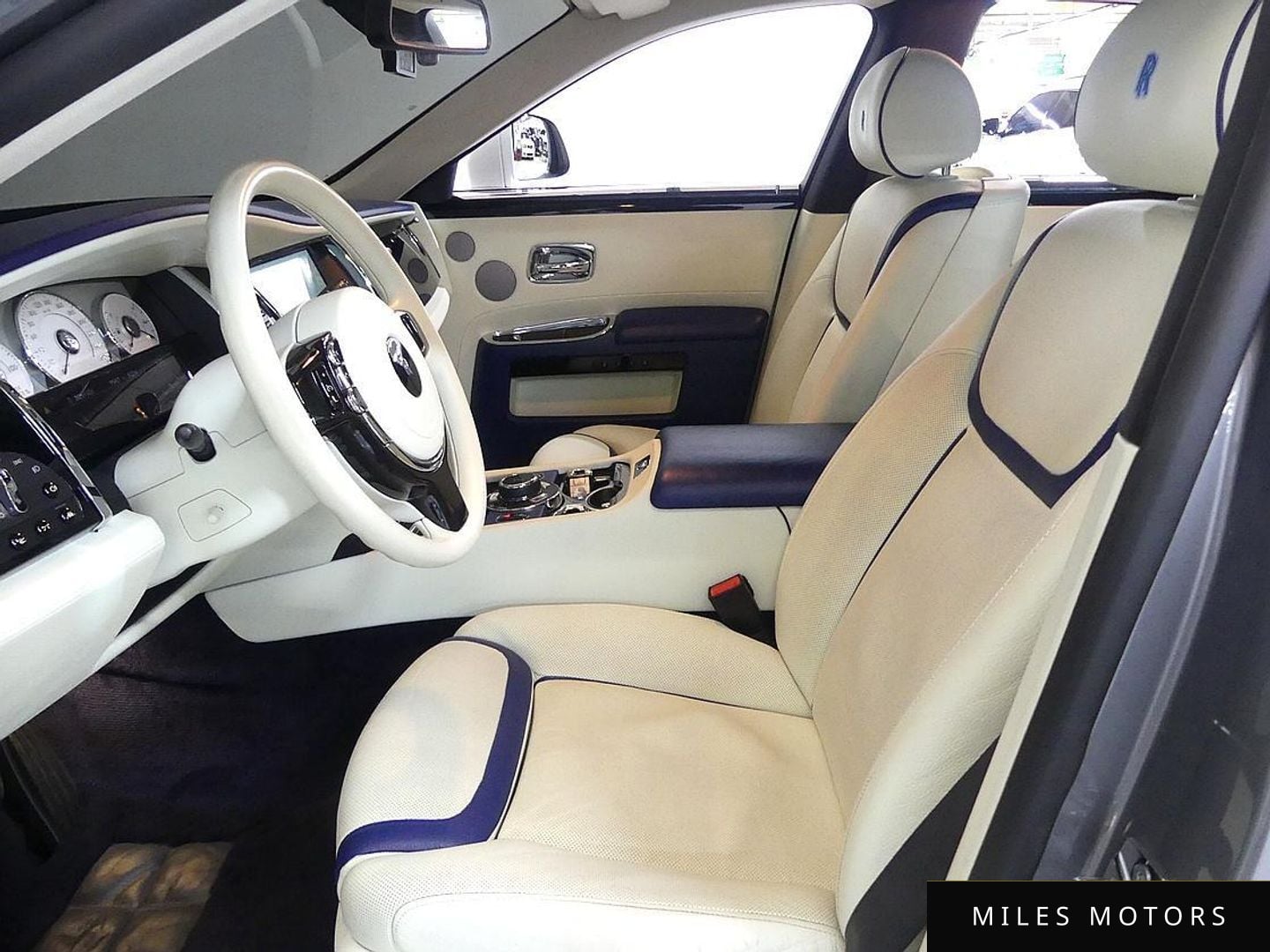 Rolls-Royce 고스트 2016 — миниатюра 7