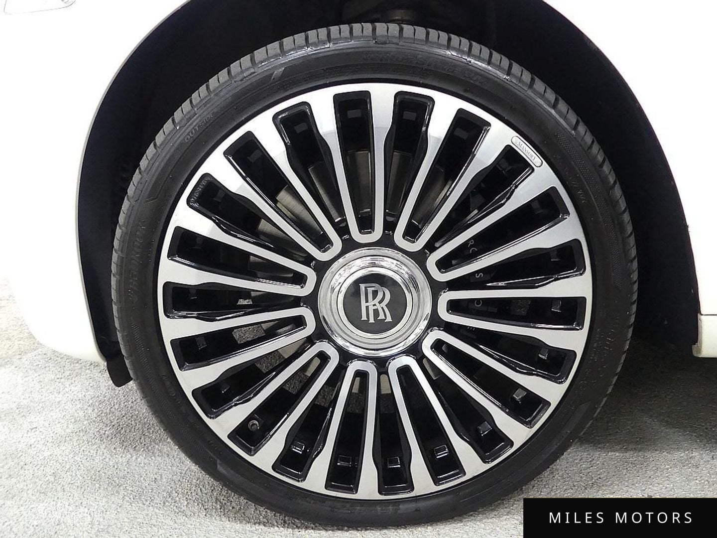 Rolls-Royce 고스트 2016 — миниатюра 8