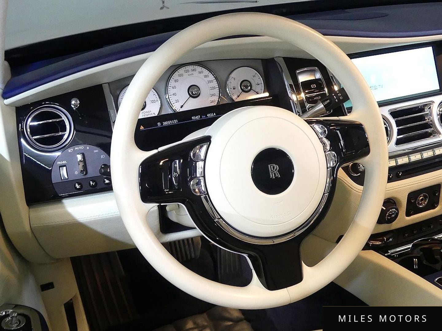 Rolls-Royce 고스트 2016 — миниатюра 10