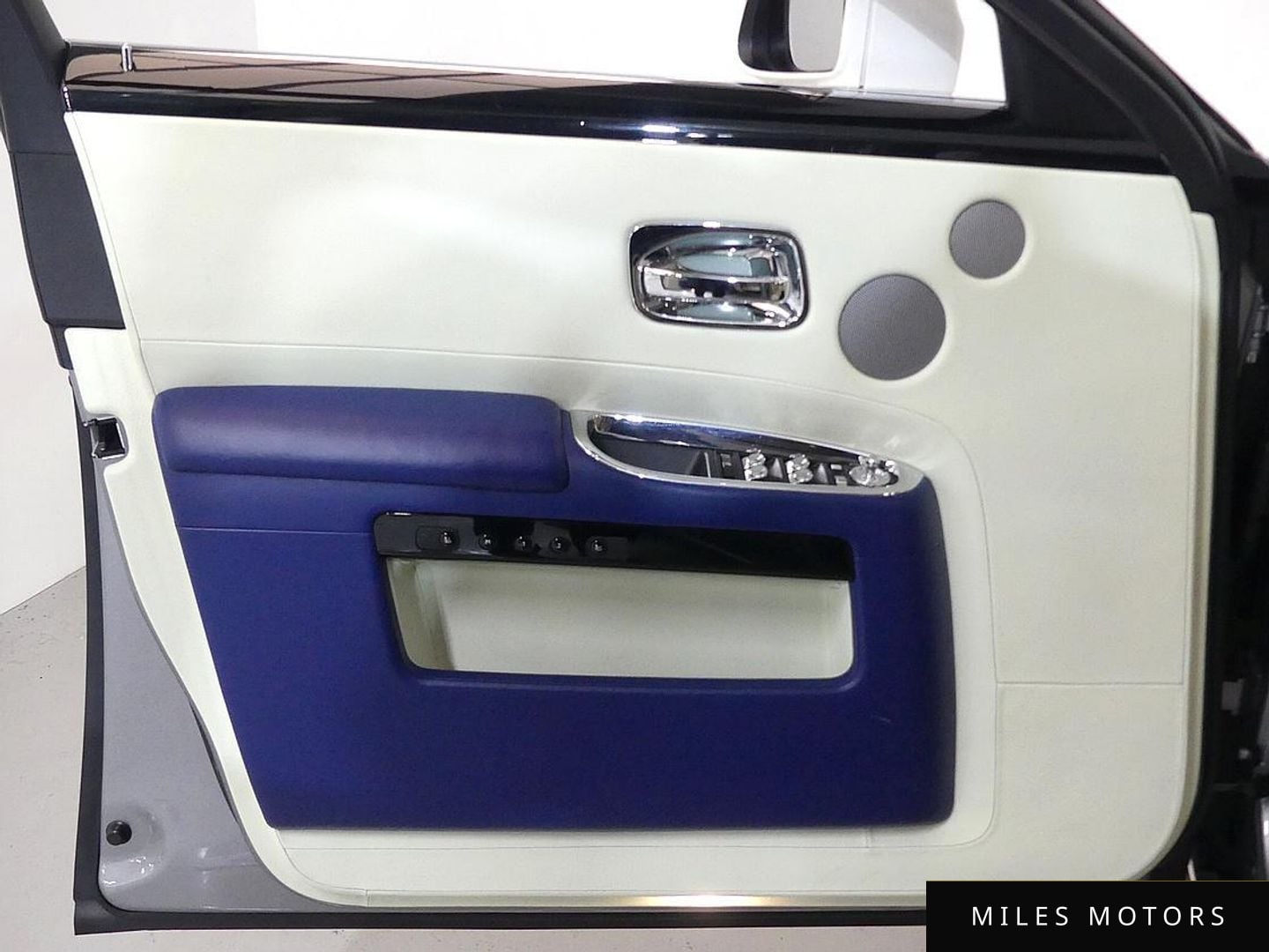 Rolls-Royce 고스트 2016 — миниатюра 12