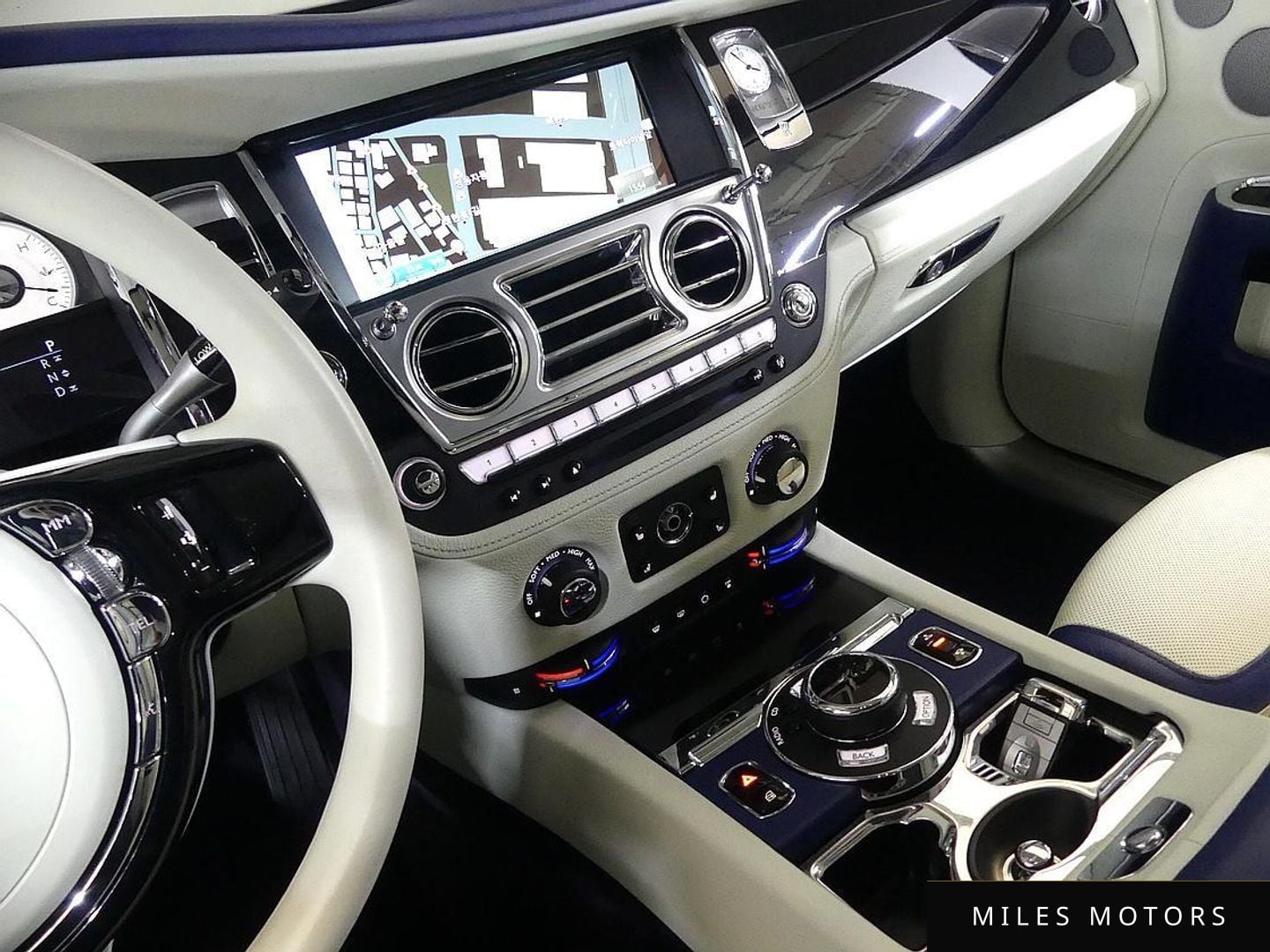 Rolls-Royce 고스트 2016 — миниатюра 13