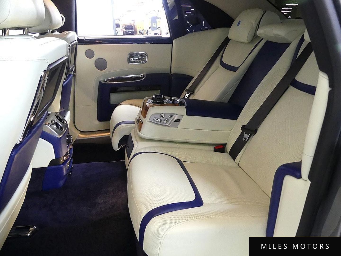Rolls-Royce 고스트 2016 — миниатюра 16