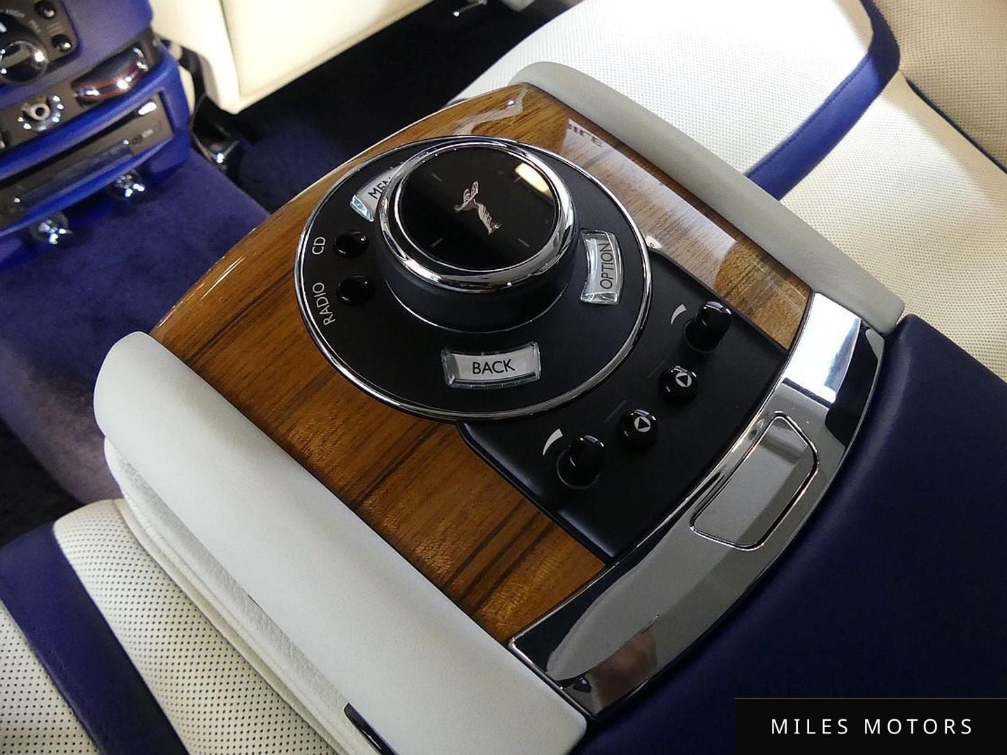 Rolls-Royce 고스트 2016 — миниатюра 17
