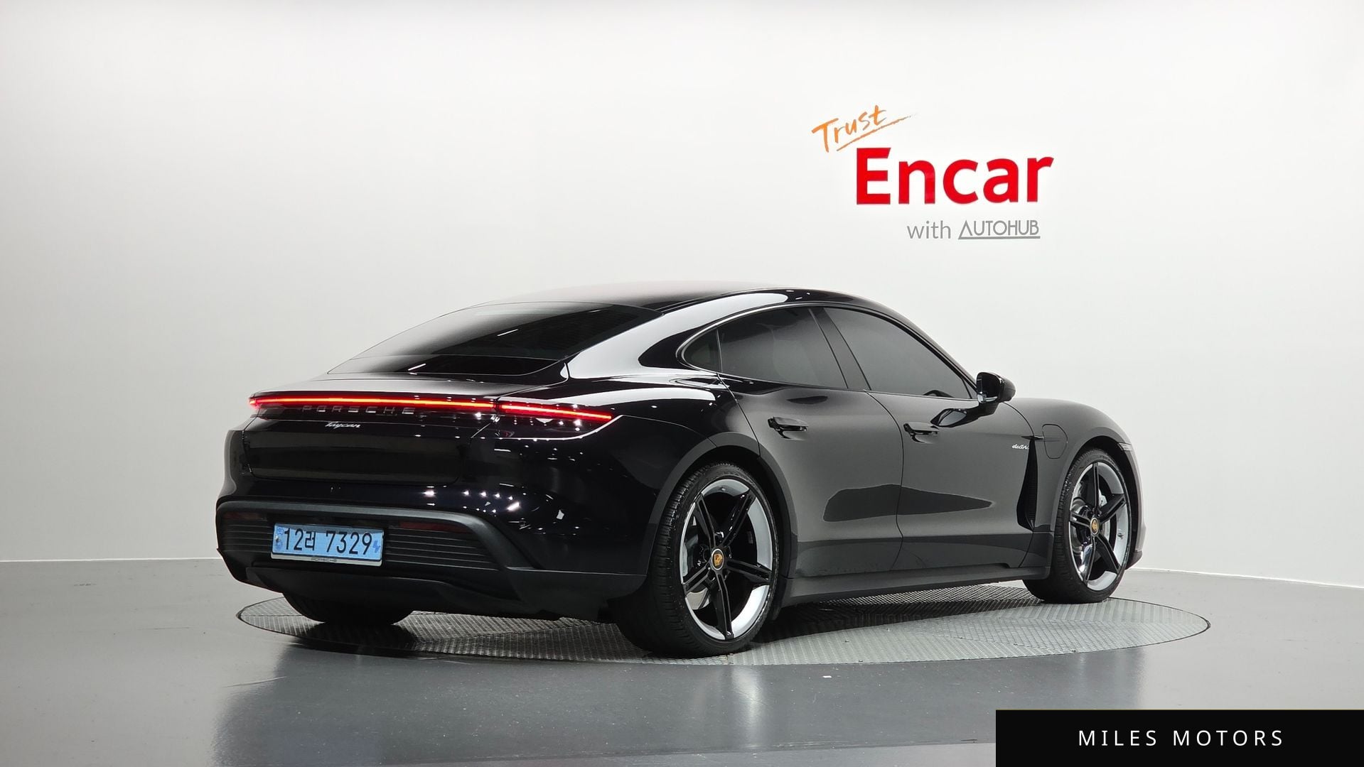 Porsche Taycan 2022 — миниатюра 2