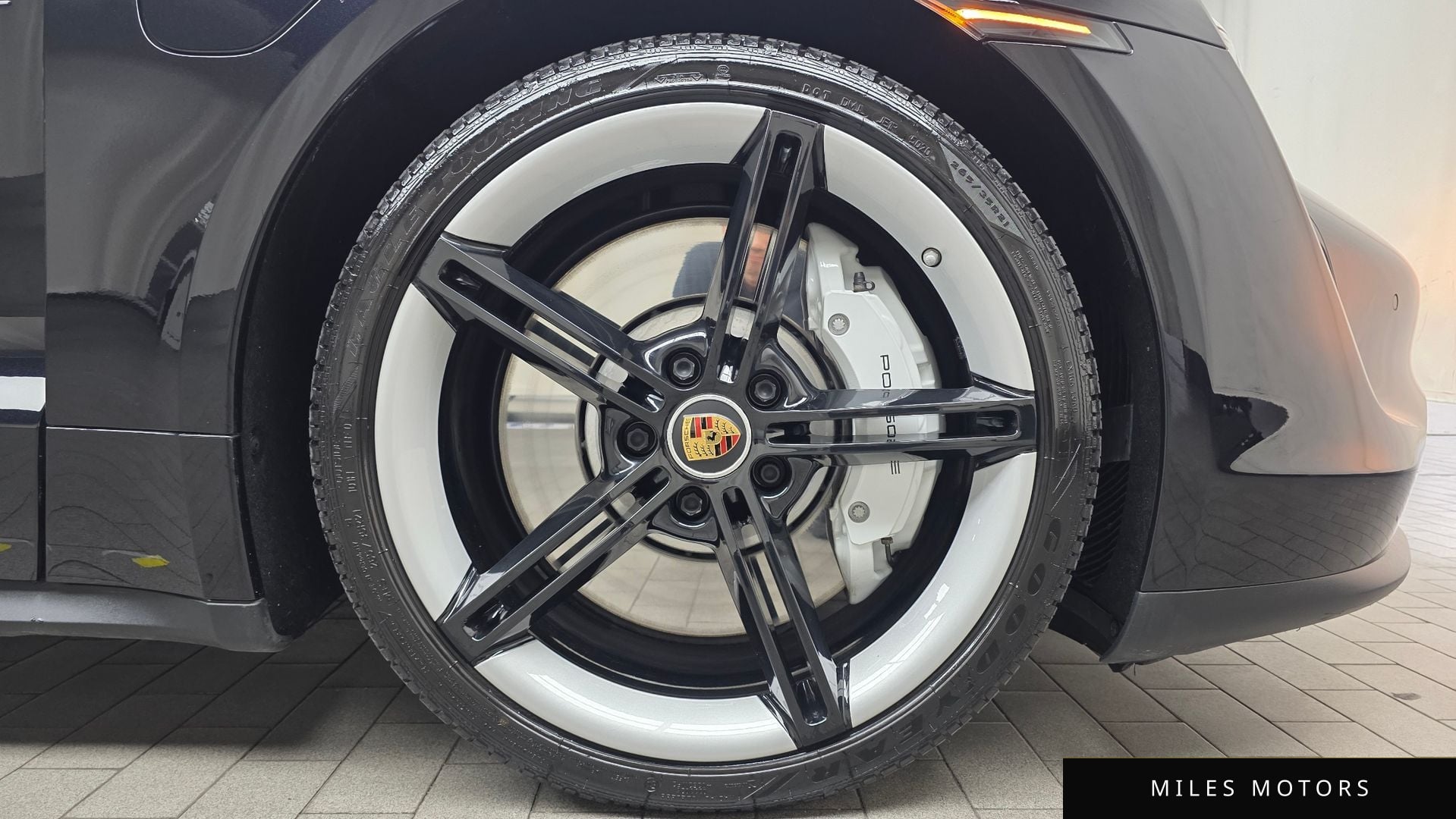 Porsche Taycan 2022 — миниатюра 5