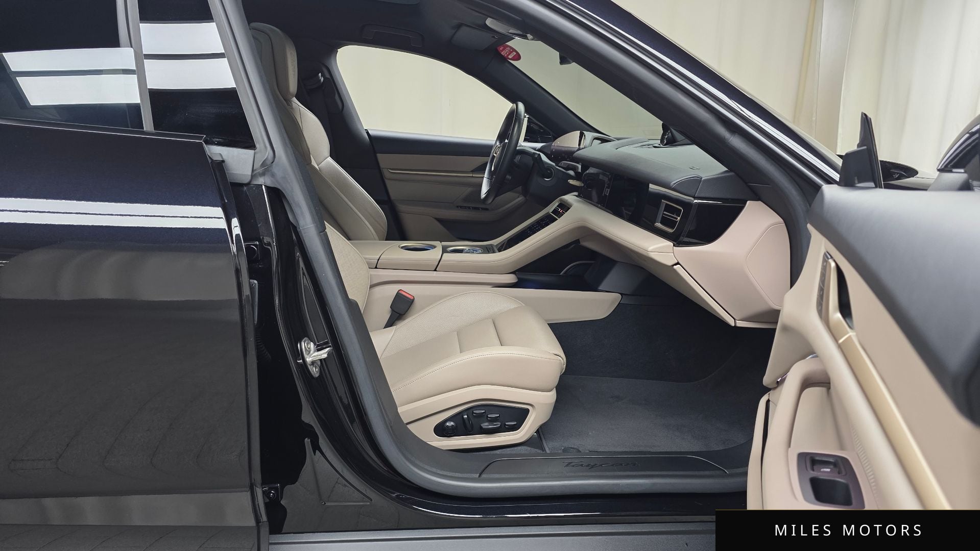 Porsche Taycan 2022 — миниатюра 11
