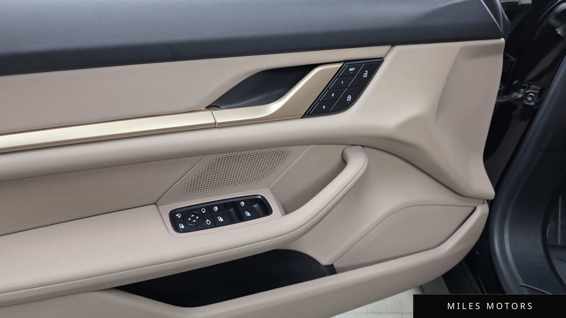Porsche Taycan 2022 — миниатюра 17