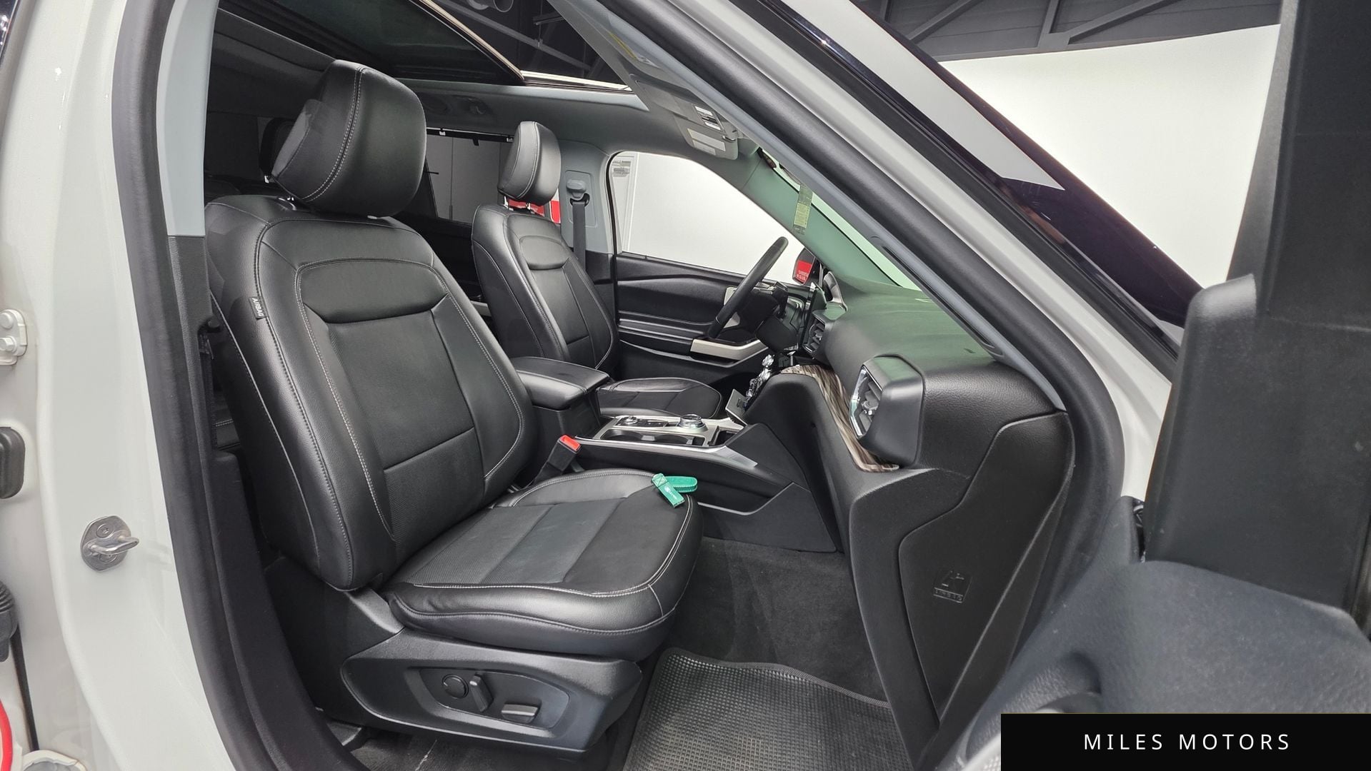 Ford Explorer 2022 — миниатюра 10