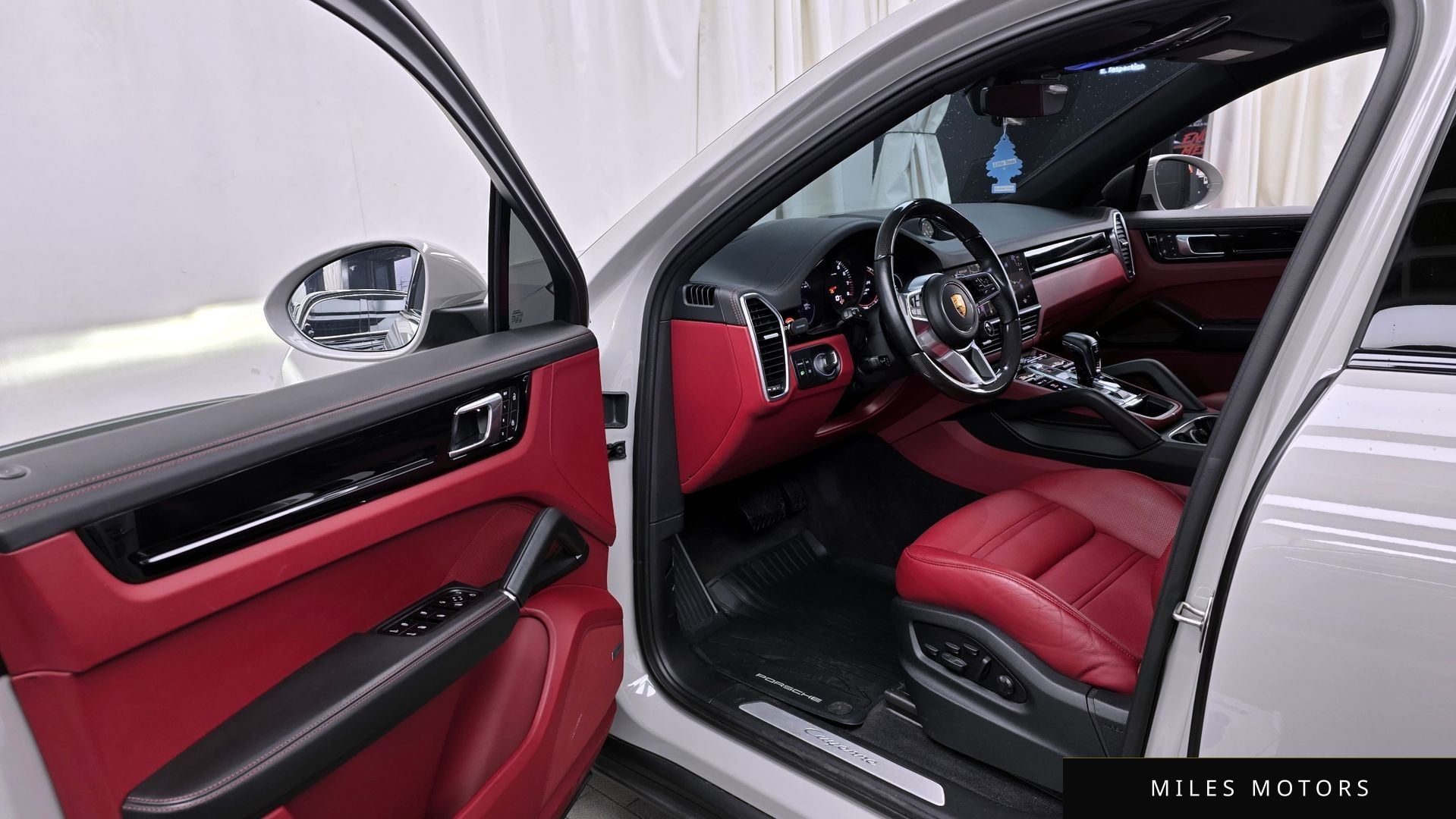 Porsche Cayenne 2022 — миниатюра 10