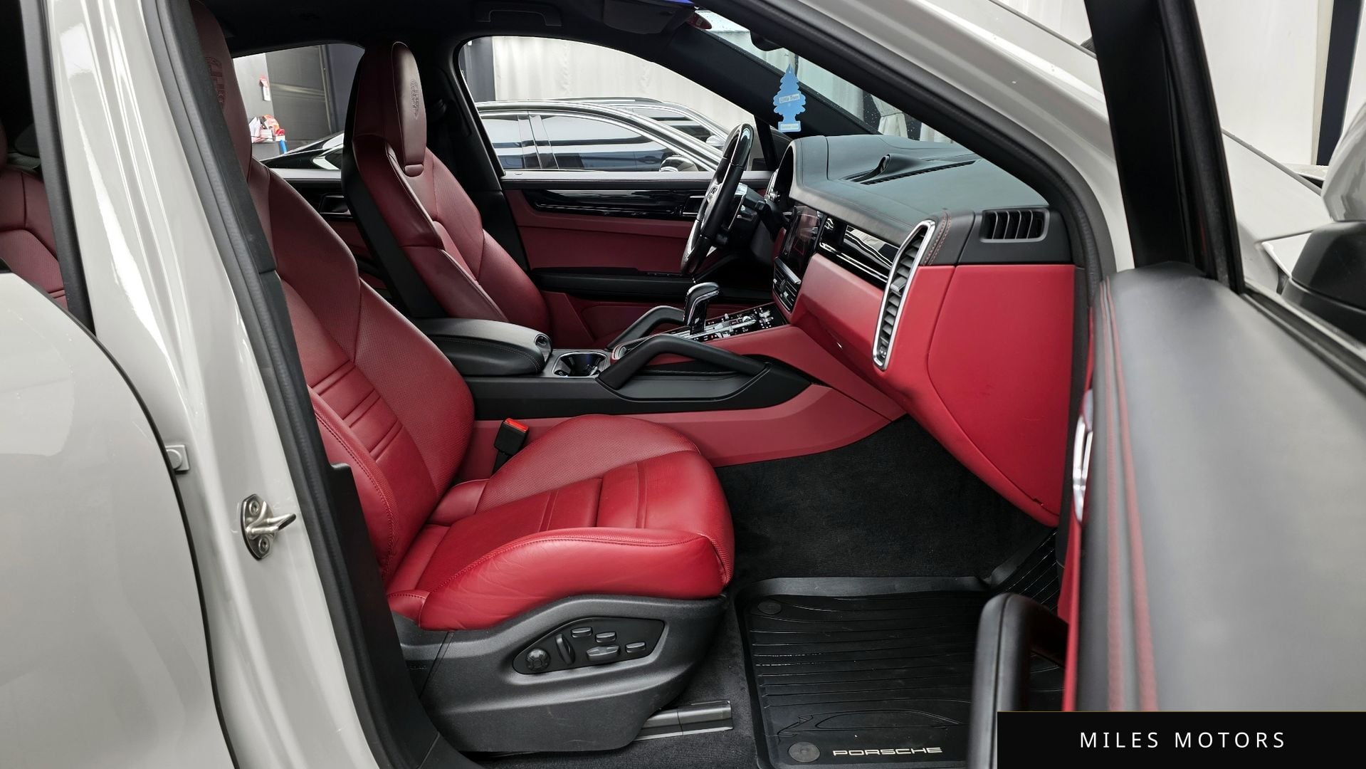 Porsche Cayenne 2022 — миниатюра 11