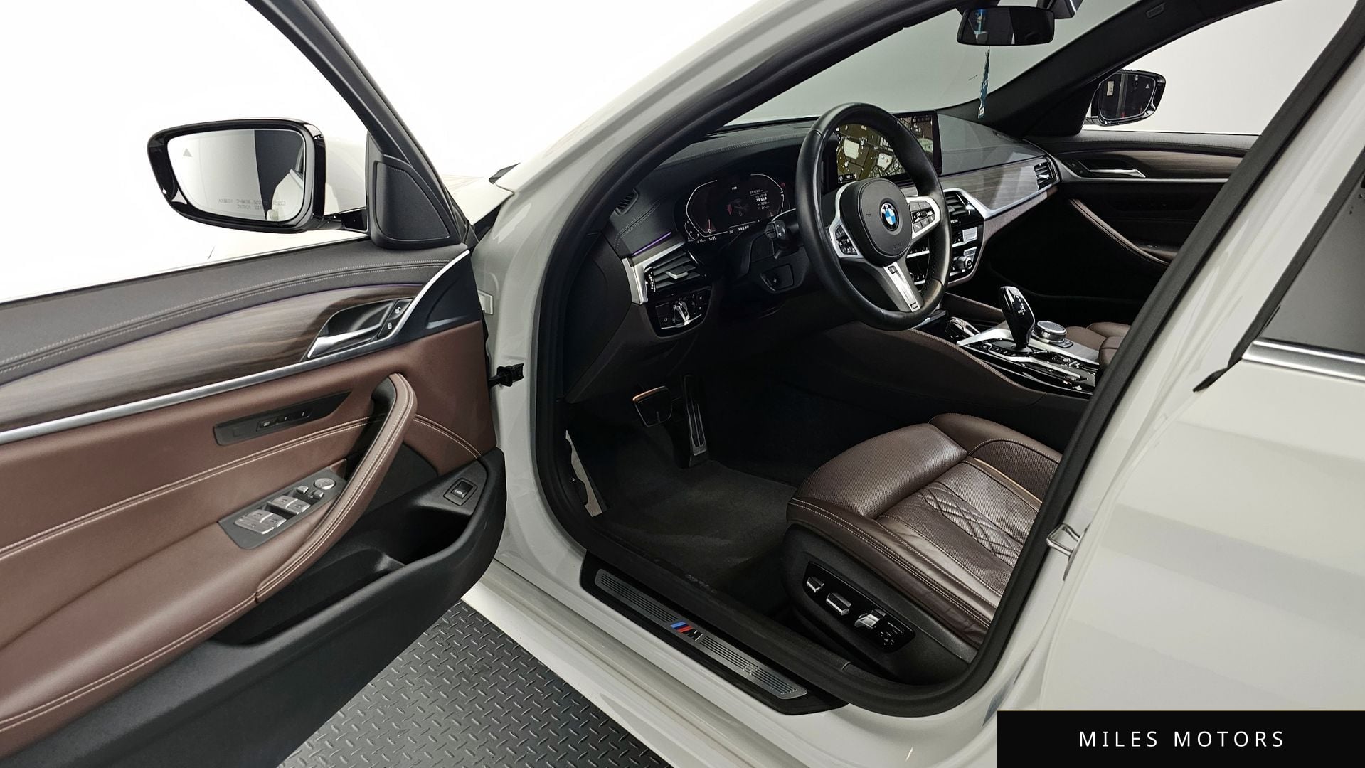 BMW 5 Series (G30) 2021 — миниатюра 10