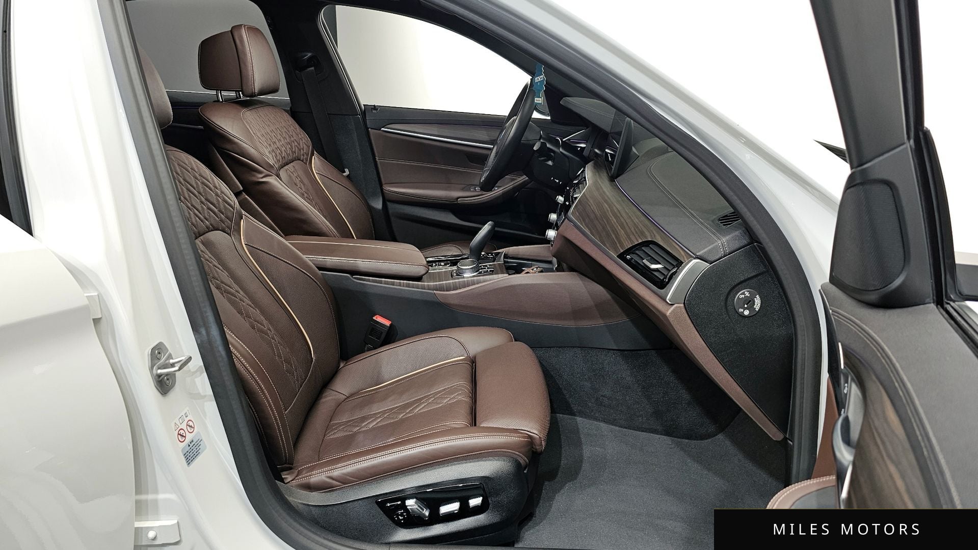 BMW 5 Series (G30) 2021 — миниатюра 11