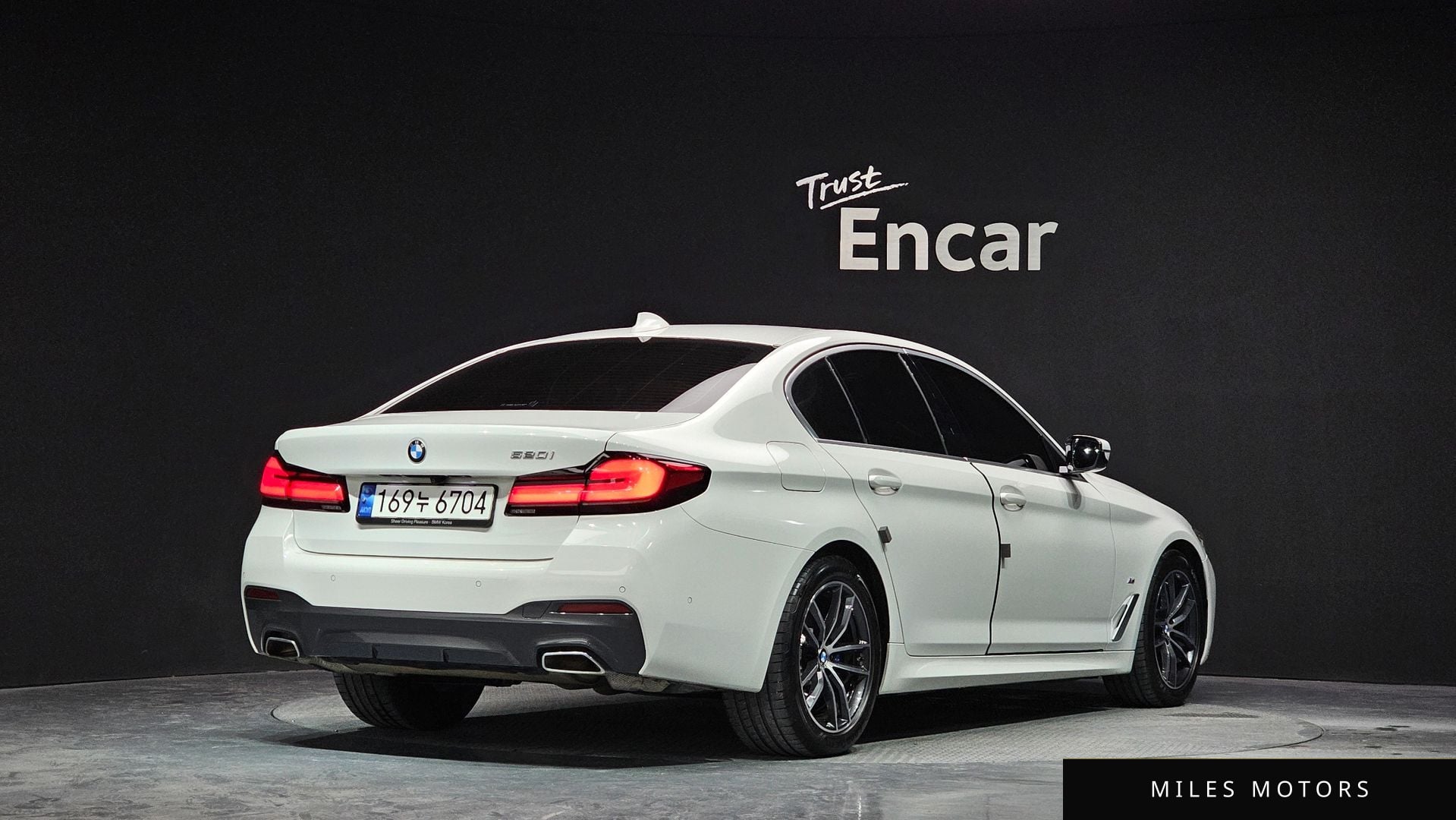 BMW 5 Series (G30) 2023 — миниатюра 2