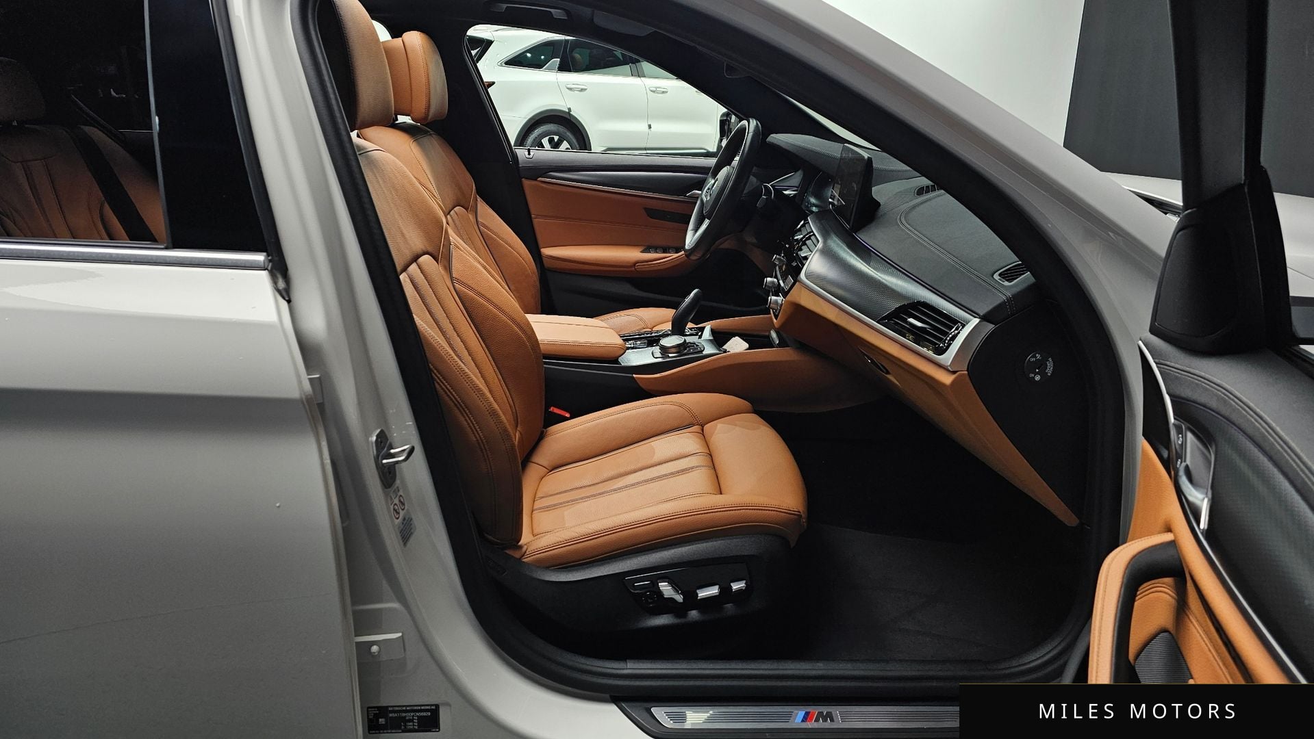 BMW 5 Series (G30) 2023 — миниатюра 11