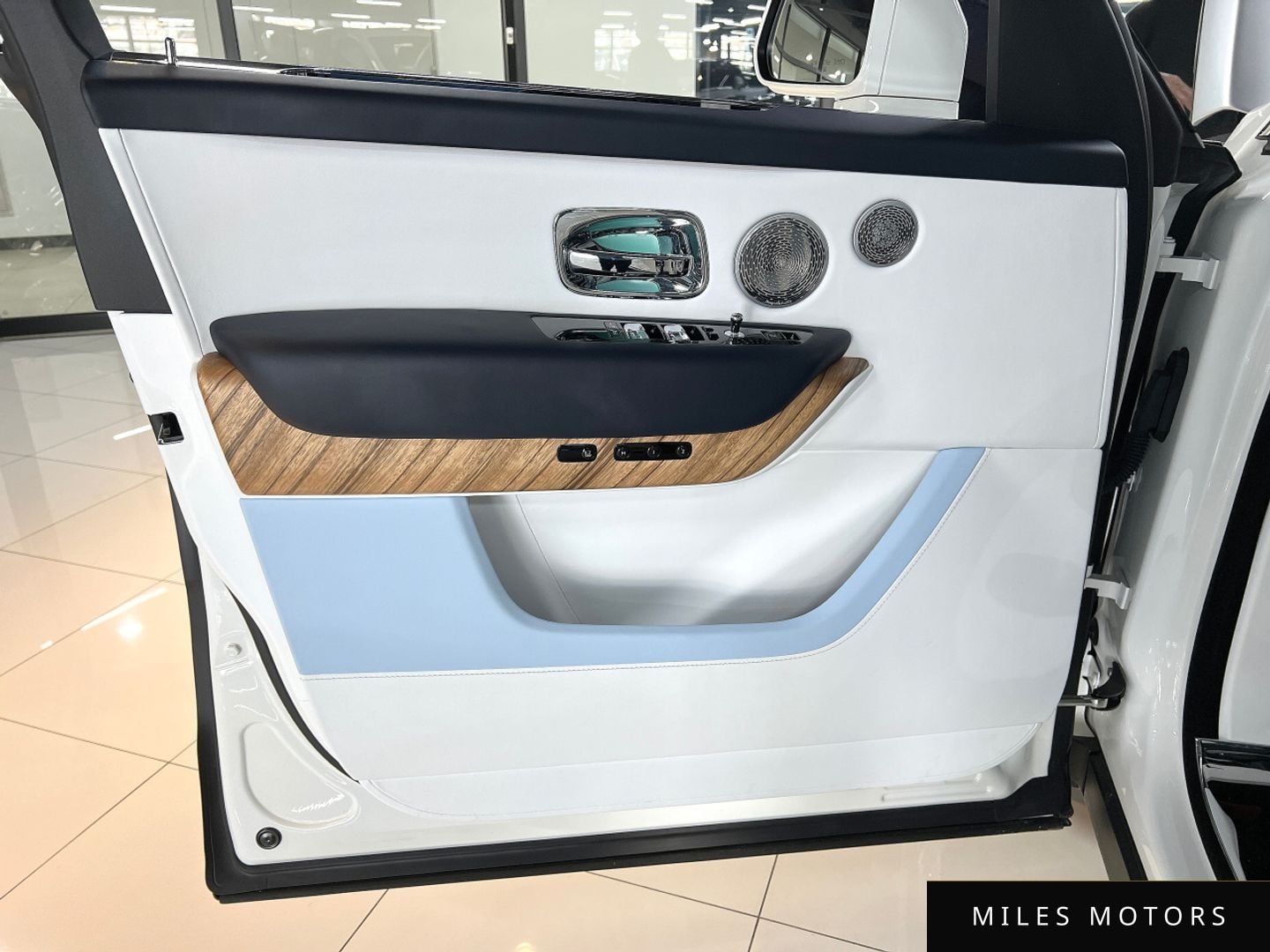 Rolls-Royce Cullinan 2020 — миниатюра 6