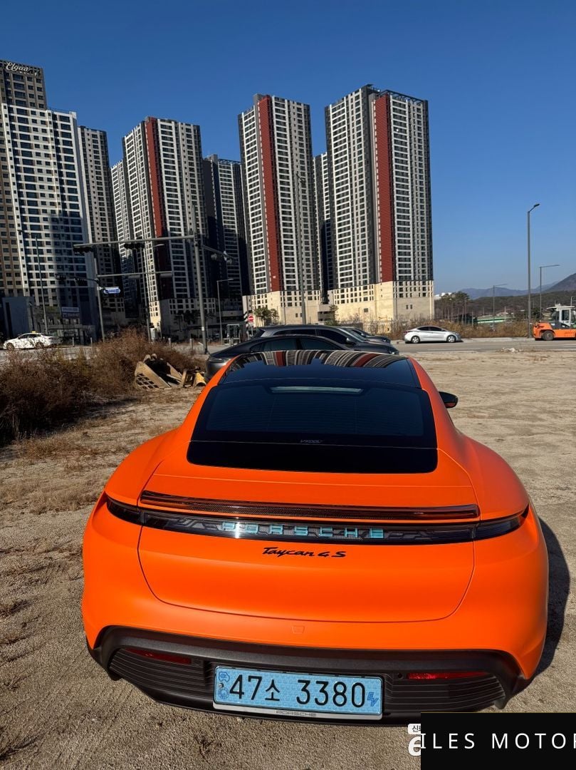 Porsche Taycan 2021 — миниатюра 4