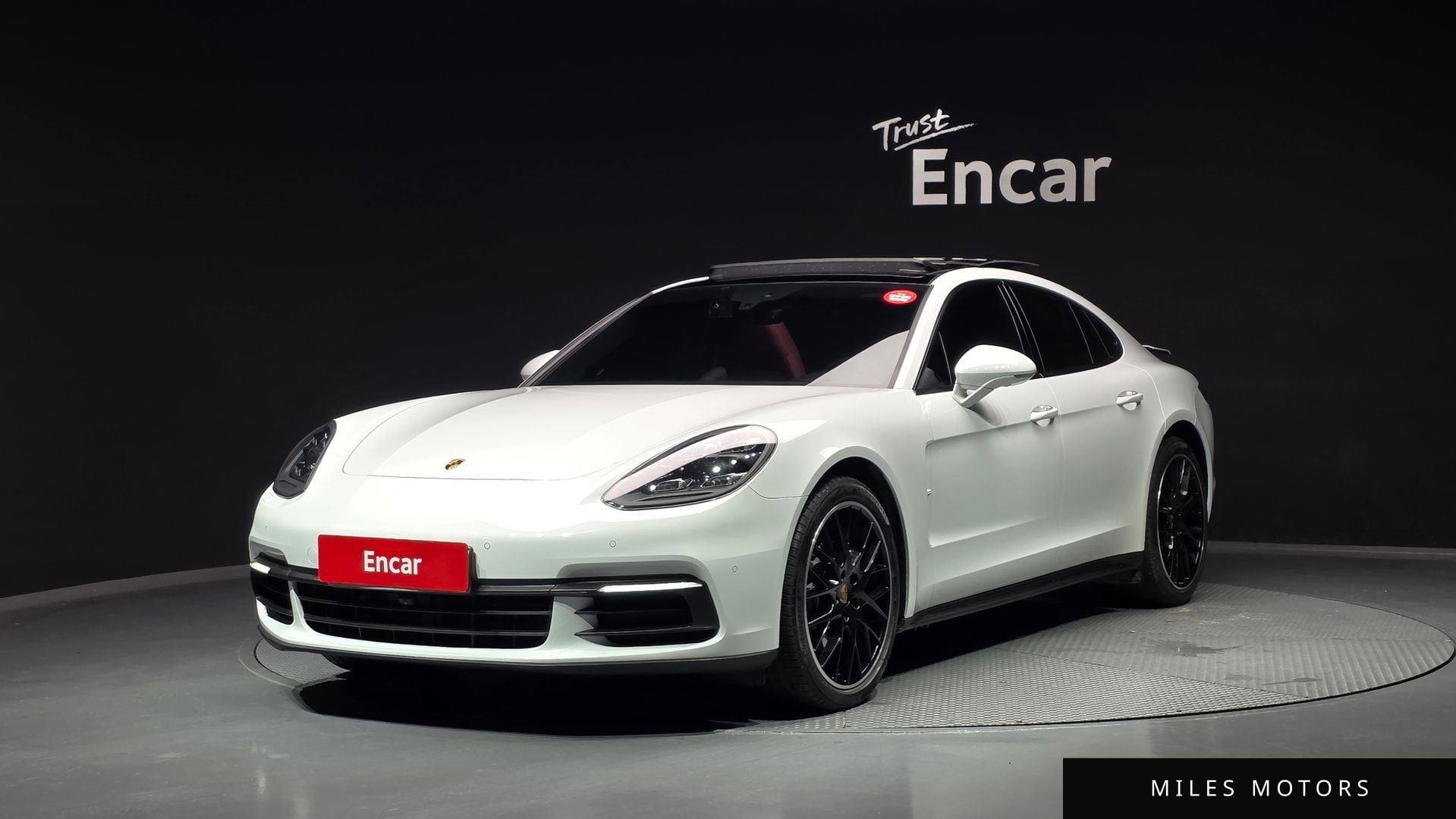 Porsche Panamera 2018 — фото 1 из 12
