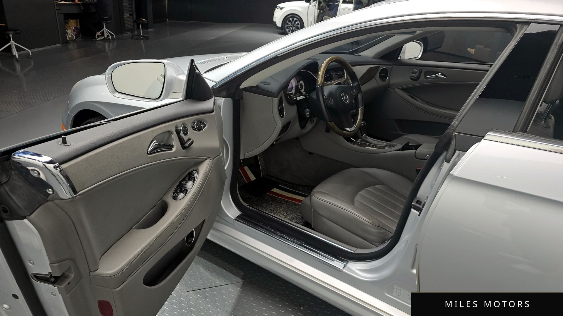 Mercedes-Benz CLS-Class W219 2010 — миниатюра 11