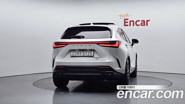 Лексус NX350h 2025 — миниатюра 4