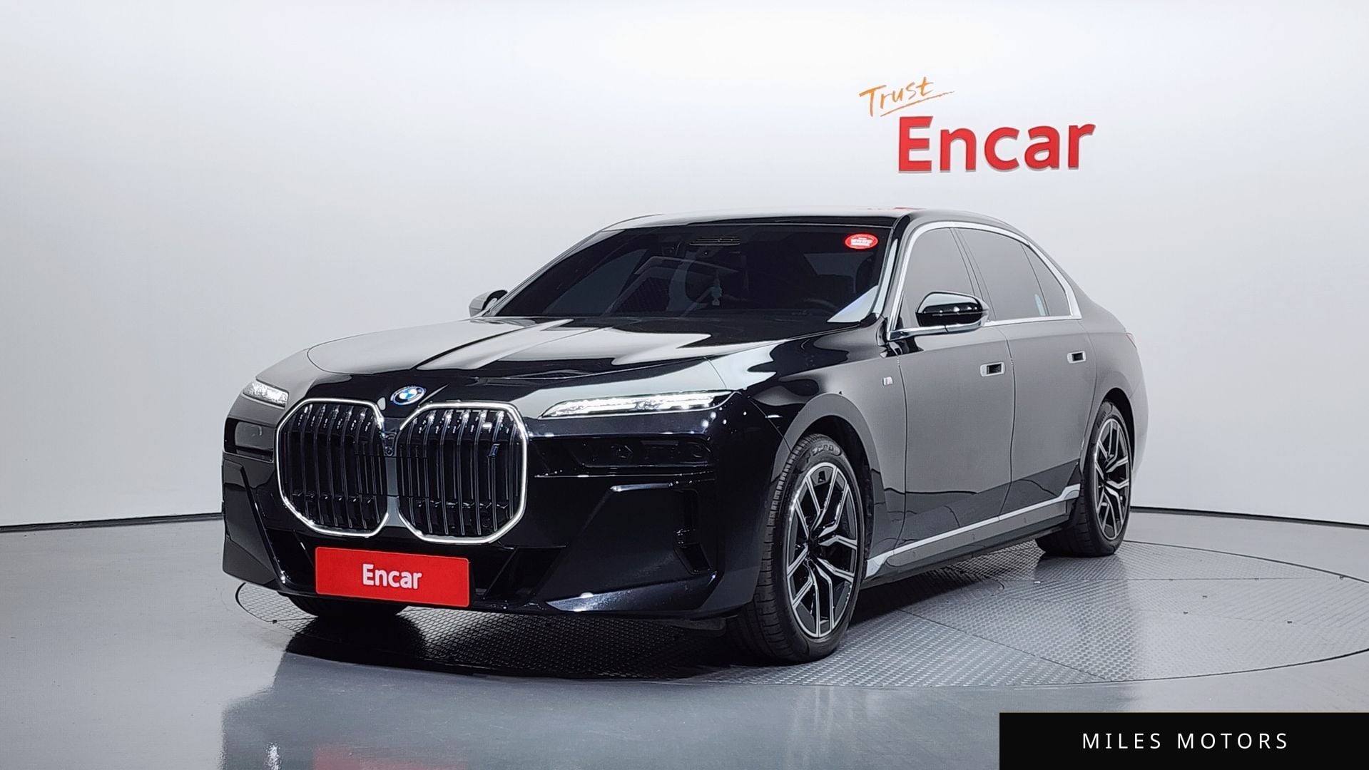 BMW i7 (G70) 2024 — фото 1 из 12