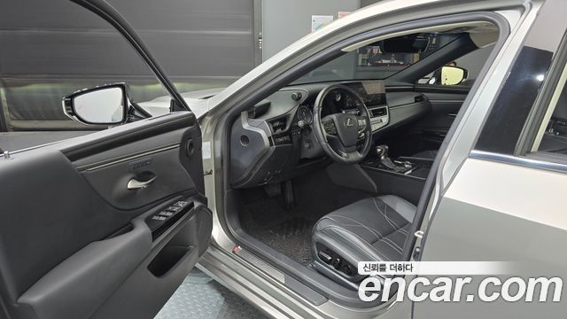 Лексус ES300h 2023 — миниатюра 10