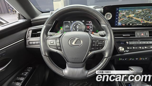 Лексус ES300h 2023 — миниатюра 13