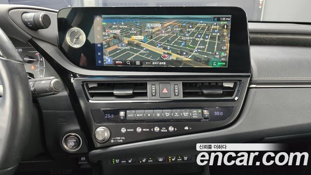 Лексус ES300h 2023 — миниатюра 14