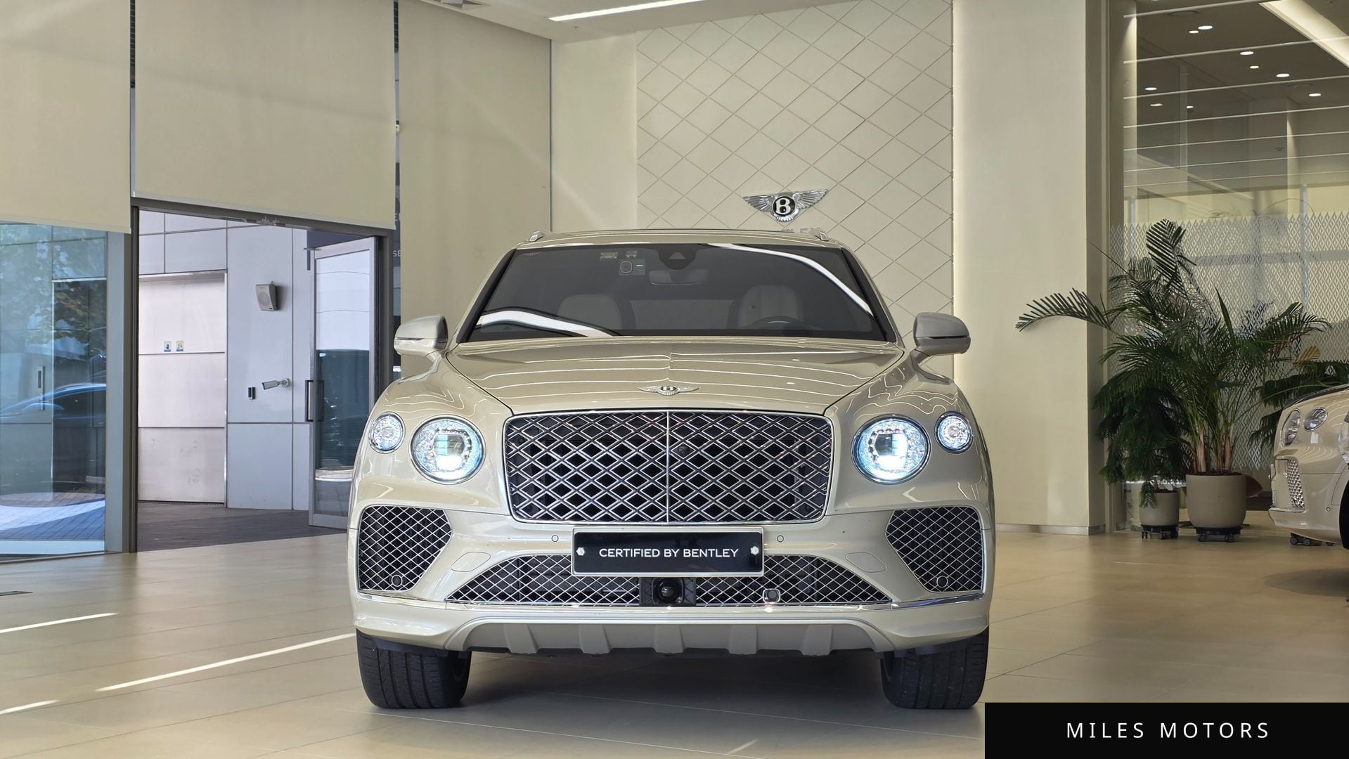 Bentley Bentayga 2025 — миниатюра 2