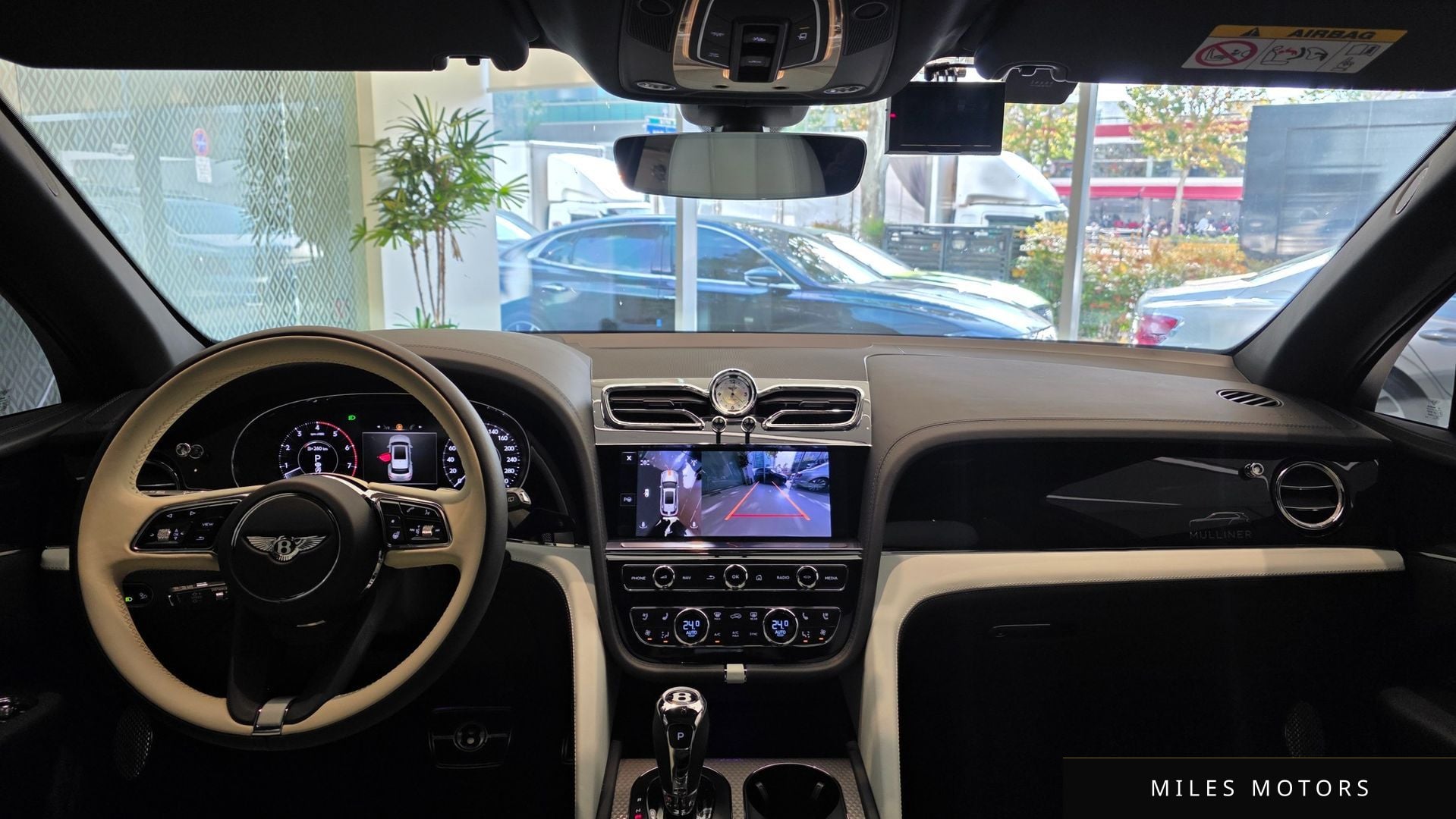Bentley Bentayga 2025 — миниатюра 9