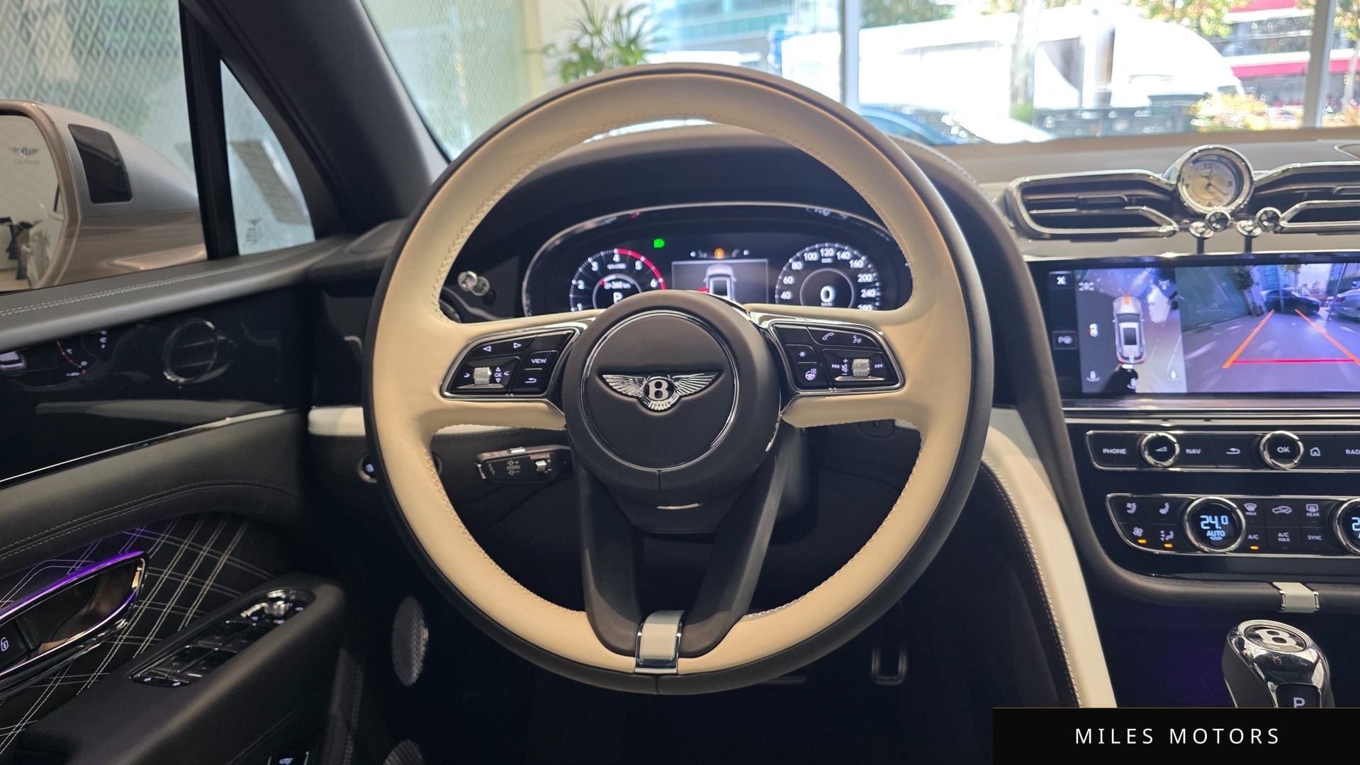Bentley Bentayga 2025 — миниатюра 10