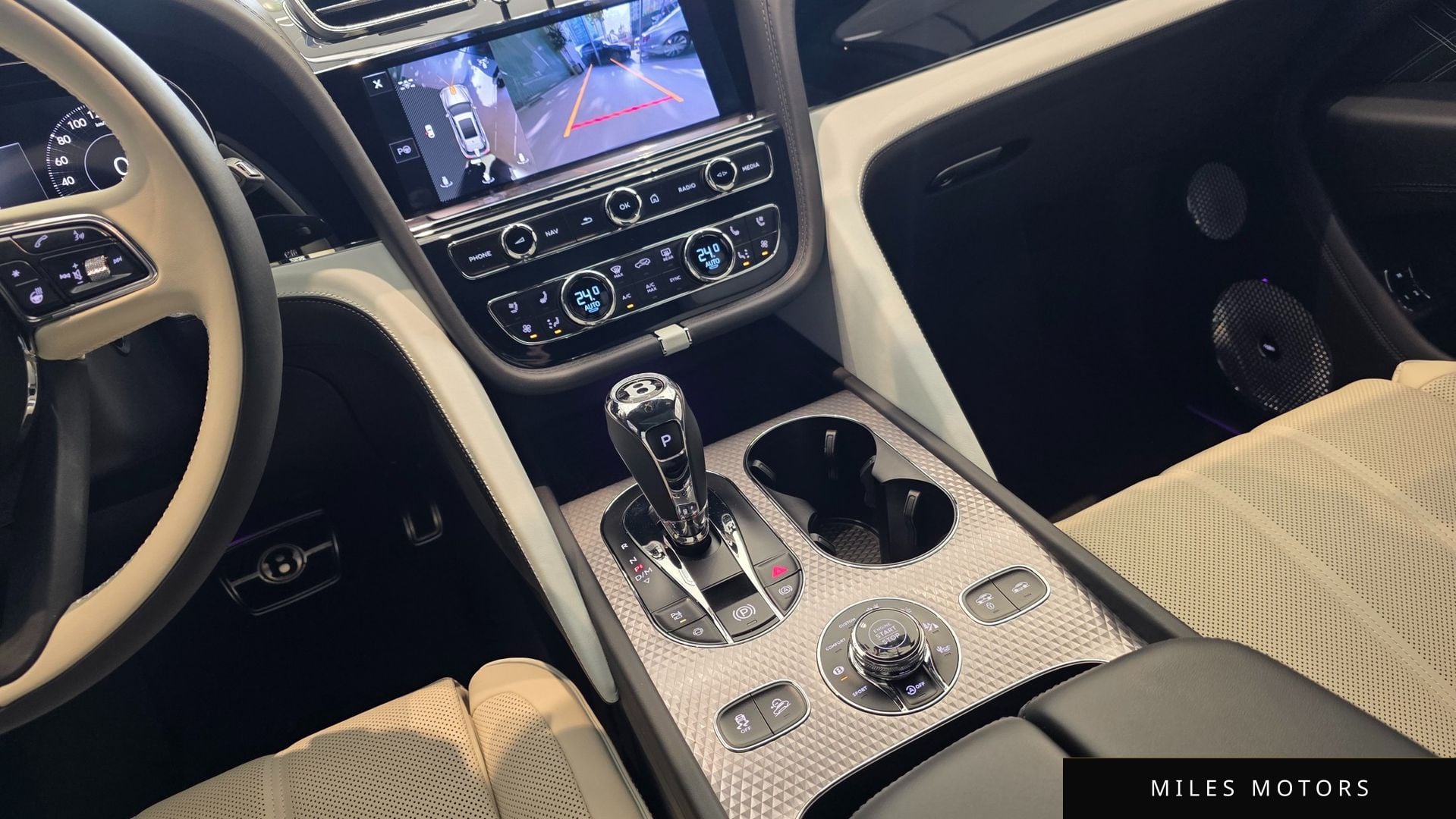 Bentley Bentayga 2025 — миниатюра 11