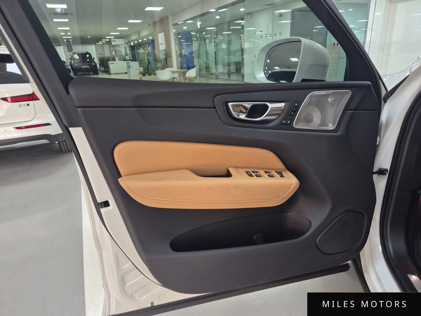 Volvo XC60 2025 — миниатюра 12