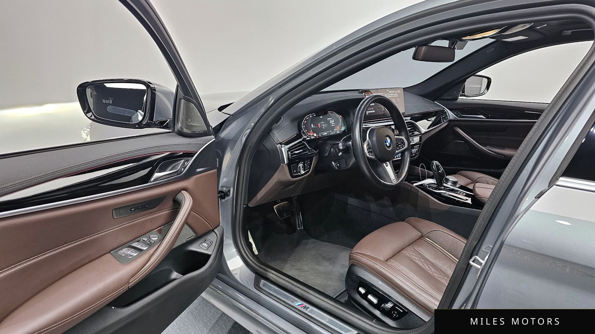 BMW 5 Series (G30) 2023 — миниатюра 10
