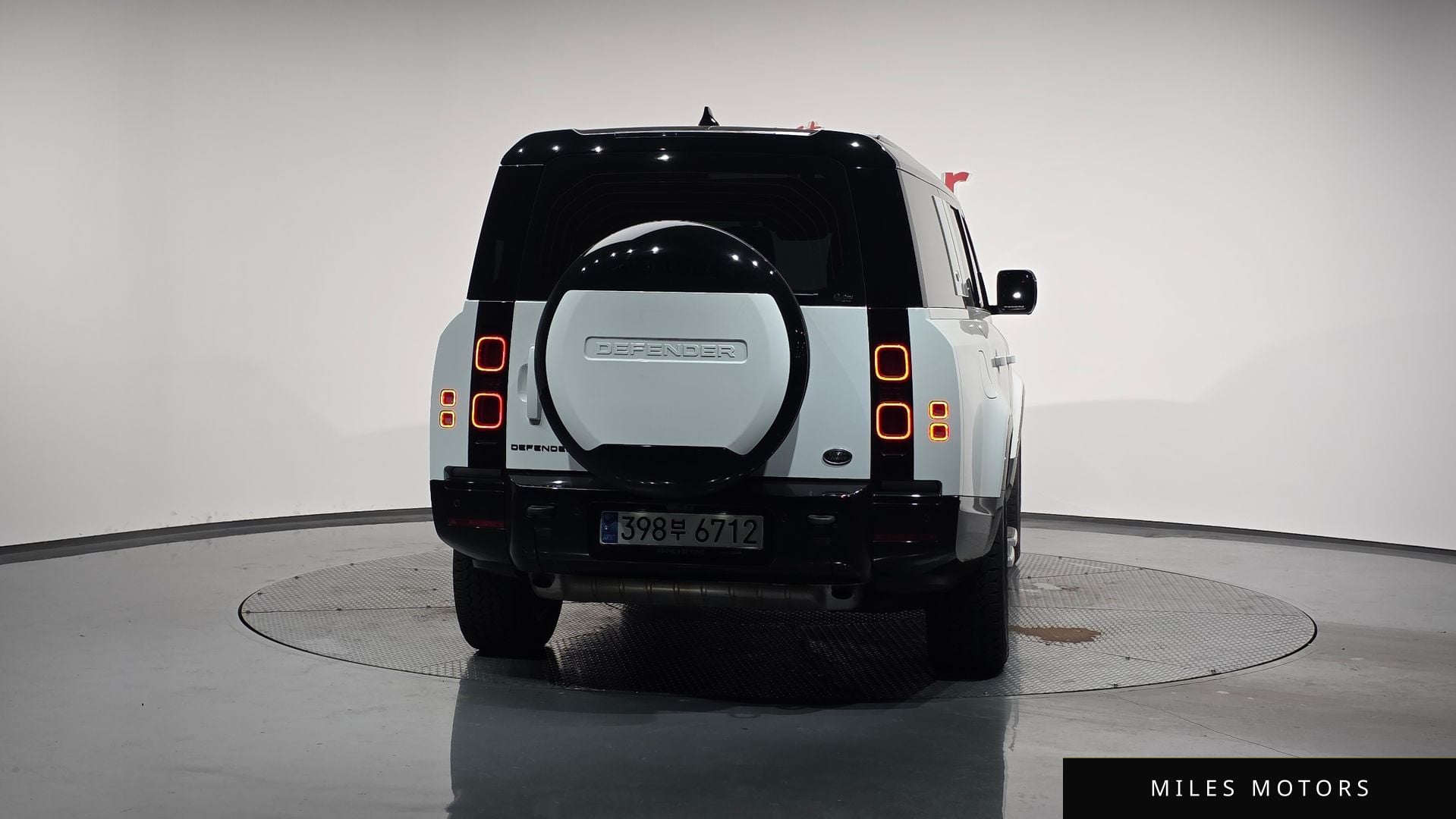 Land Rover Defender 2023 — миниатюра 4