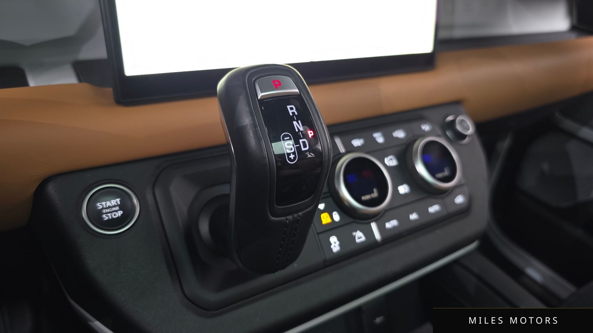 Land Rover Defender 2023 — миниатюра 9