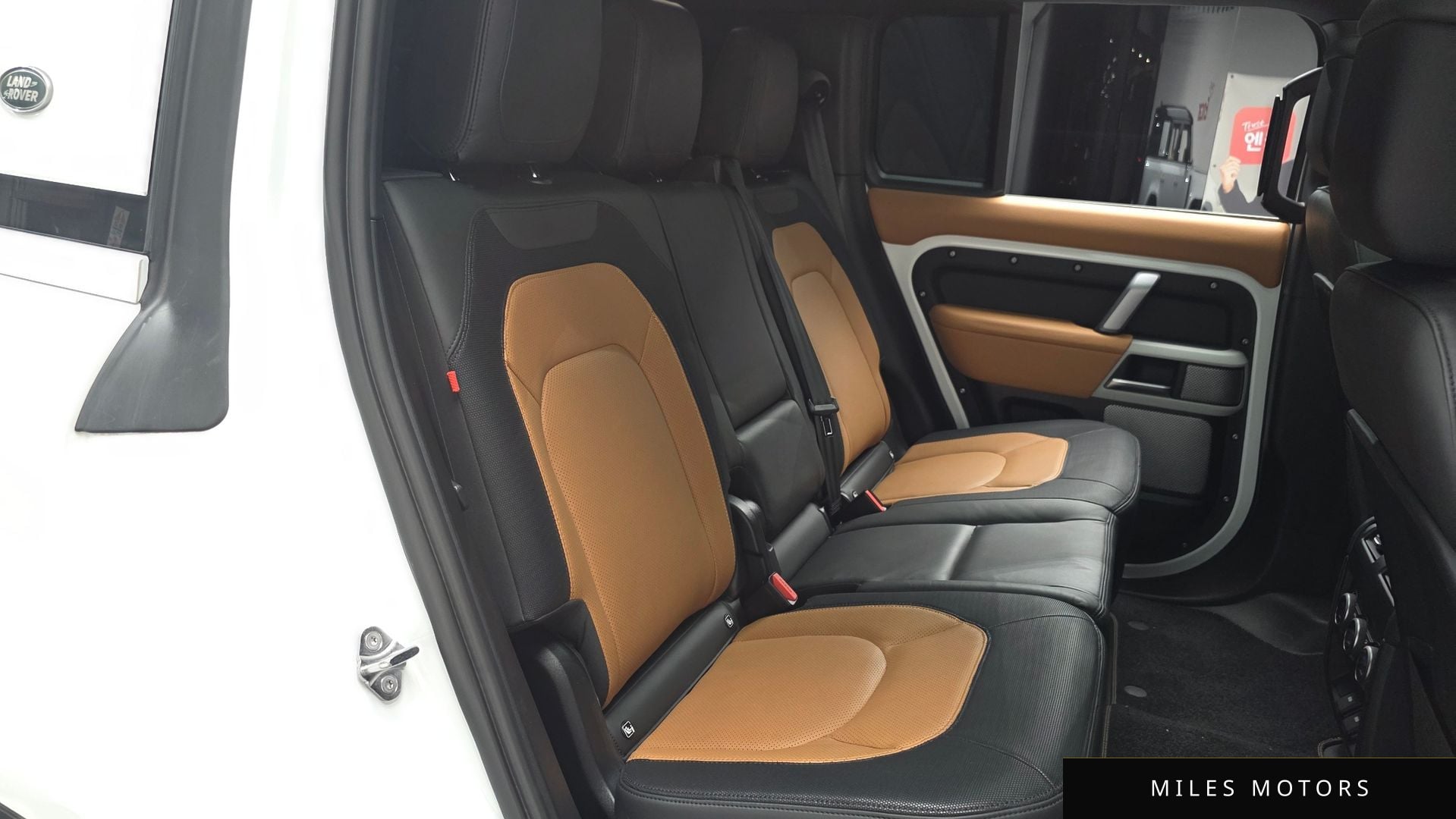 Land Rover Defender 2023 — миниатюра 12