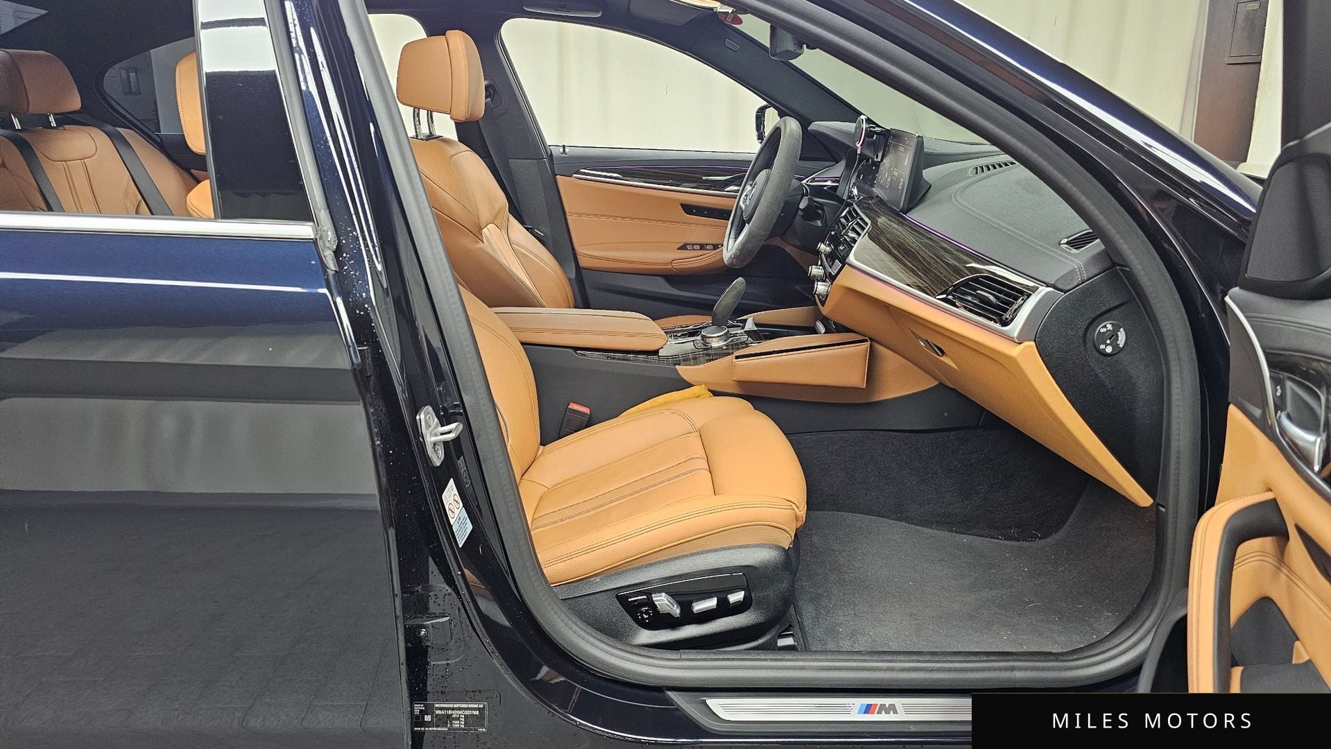 BMW 5 Series (G30) 2021 — миниатюра 11