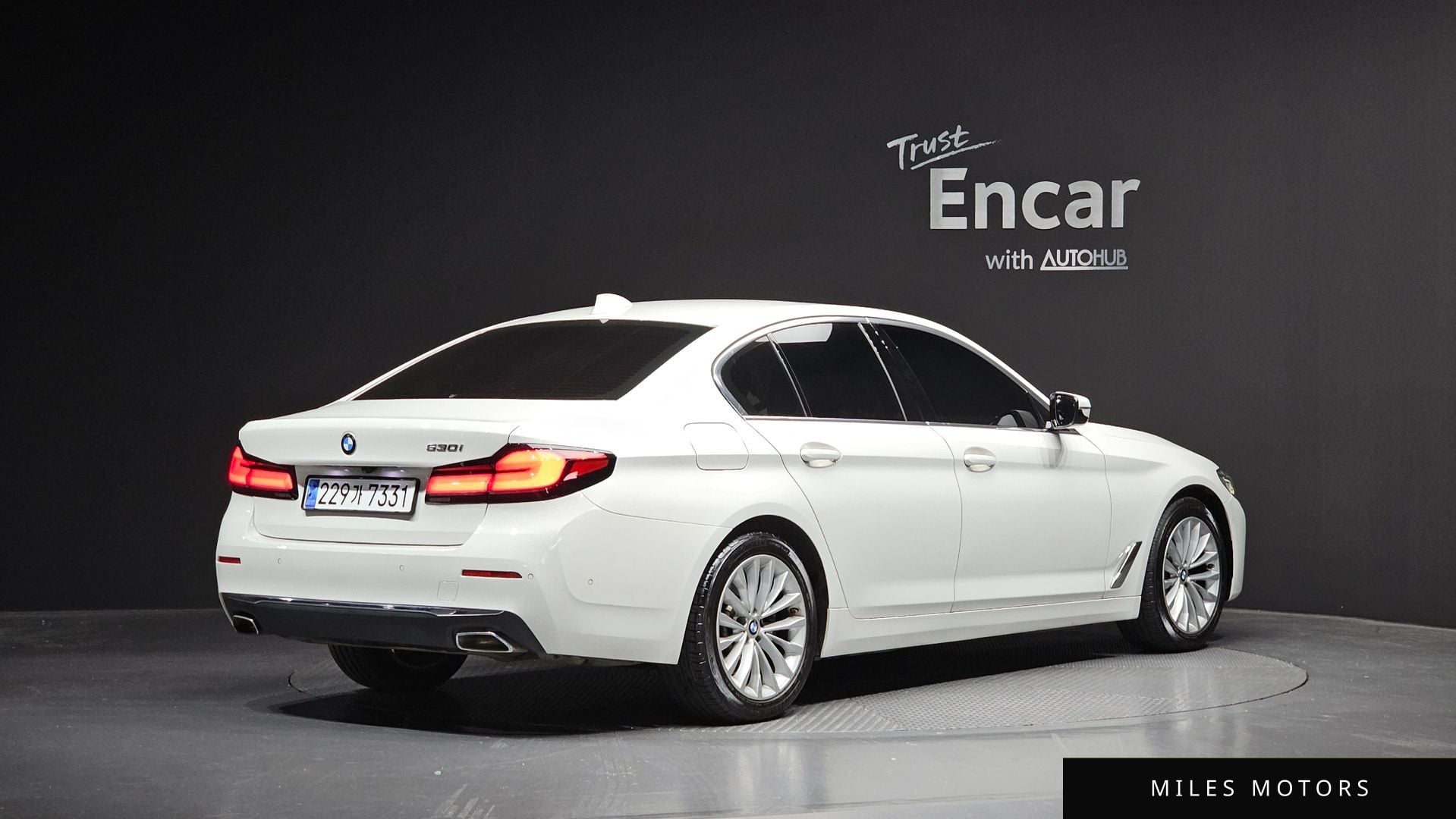 BMW 5 Series (G30) 2021 — миниатюра 2