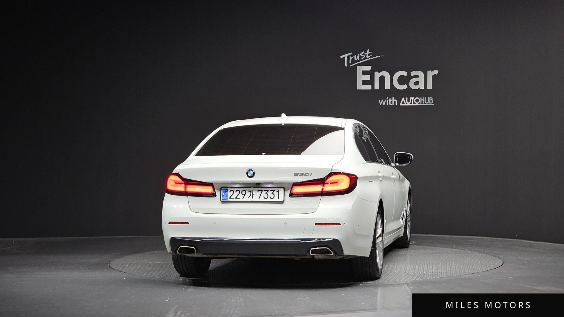BMW 5 Series (G30) 2021 — миниатюра 4