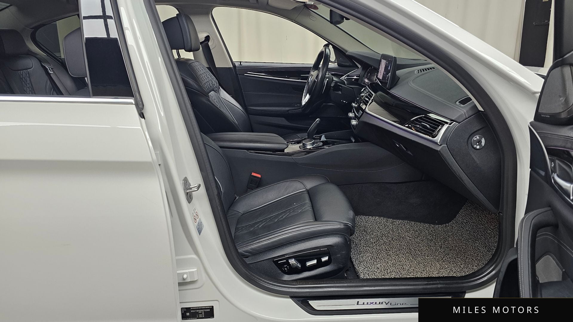 BMW 5 Series (G30) 2021 — миниатюра 11