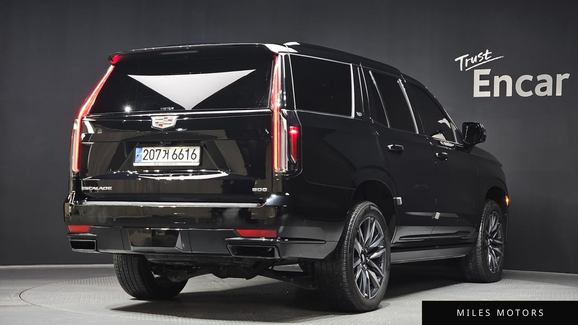 Cadillac Escalade 2023 — миниатюра 2
