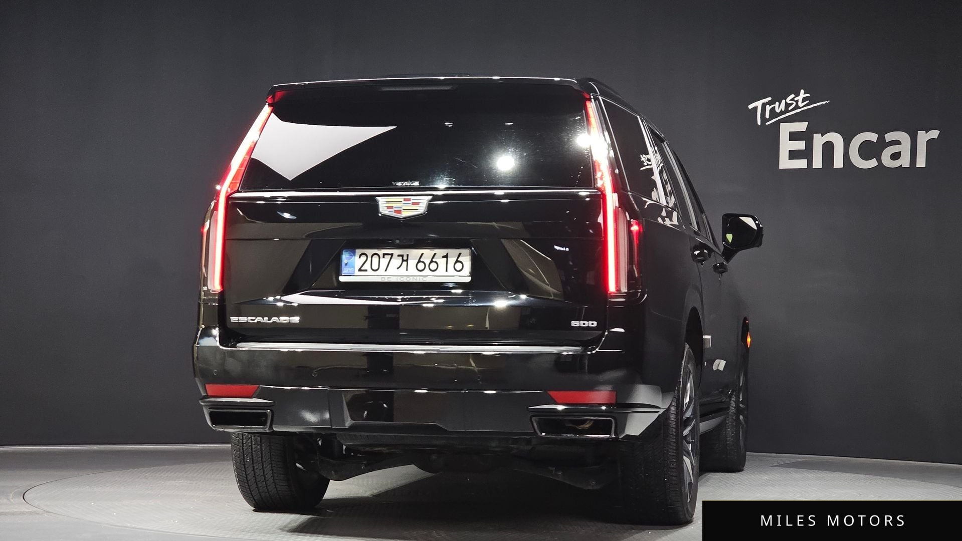 Cadillac Escalade 2023 — миниатюра 4