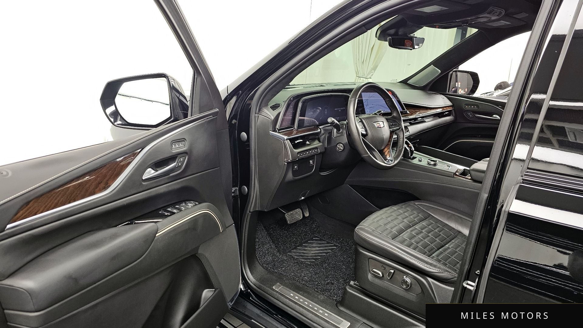 Cadillac Escalade 2023 — миниатюра 10