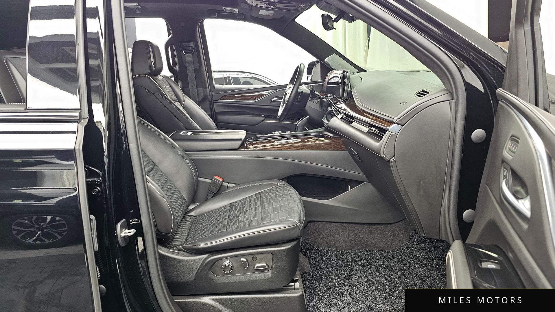 Cadillac Escalade 2023 — миниатюра 11